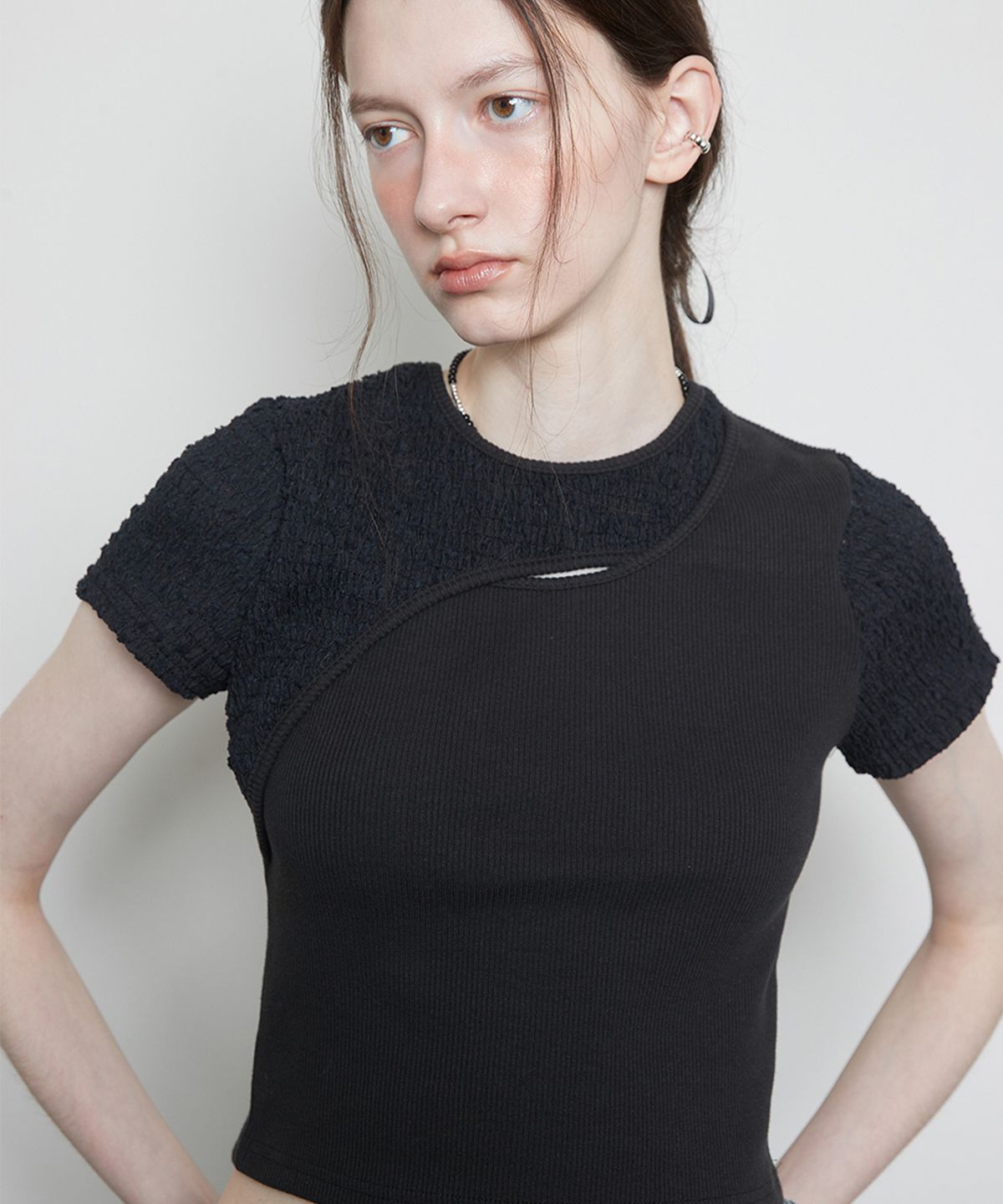 라티젠(LARTIGENT) L3 CUTOUT SHORT SLEEVE T-SHIRT(BLACK)