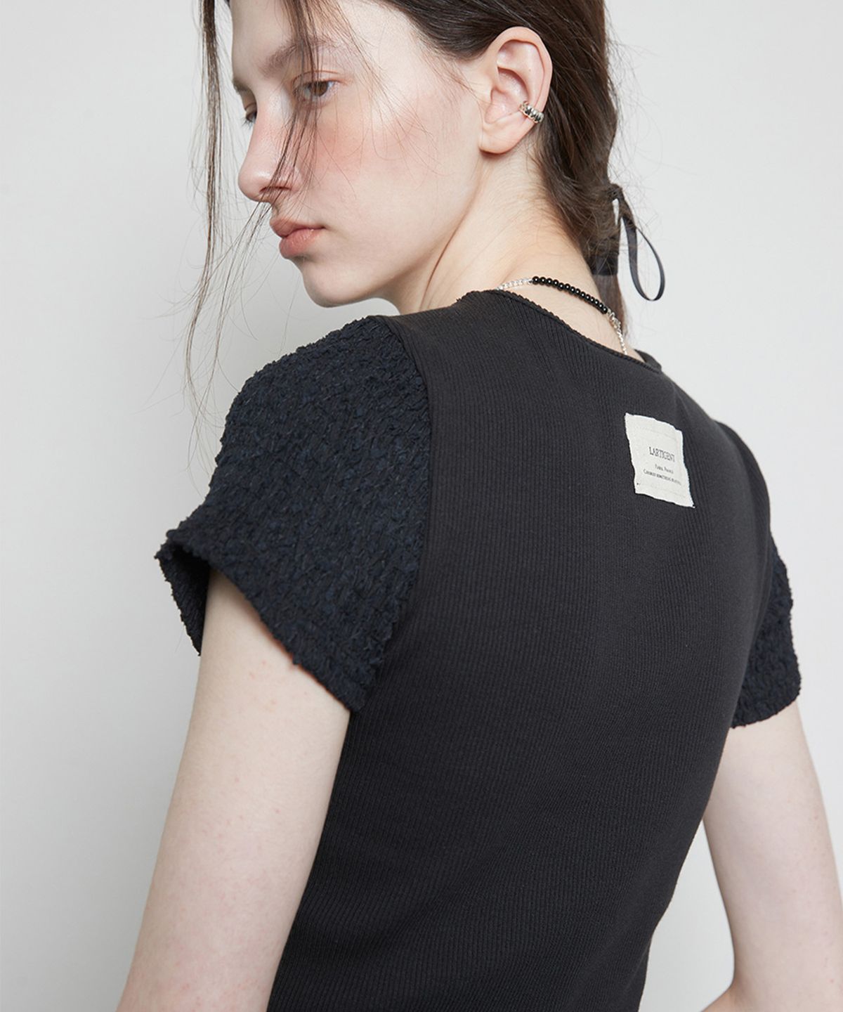 라티젠(LARTIGENT) L3 CUTOUT SHORT SLEEVE T-SHIRT(BLACK)