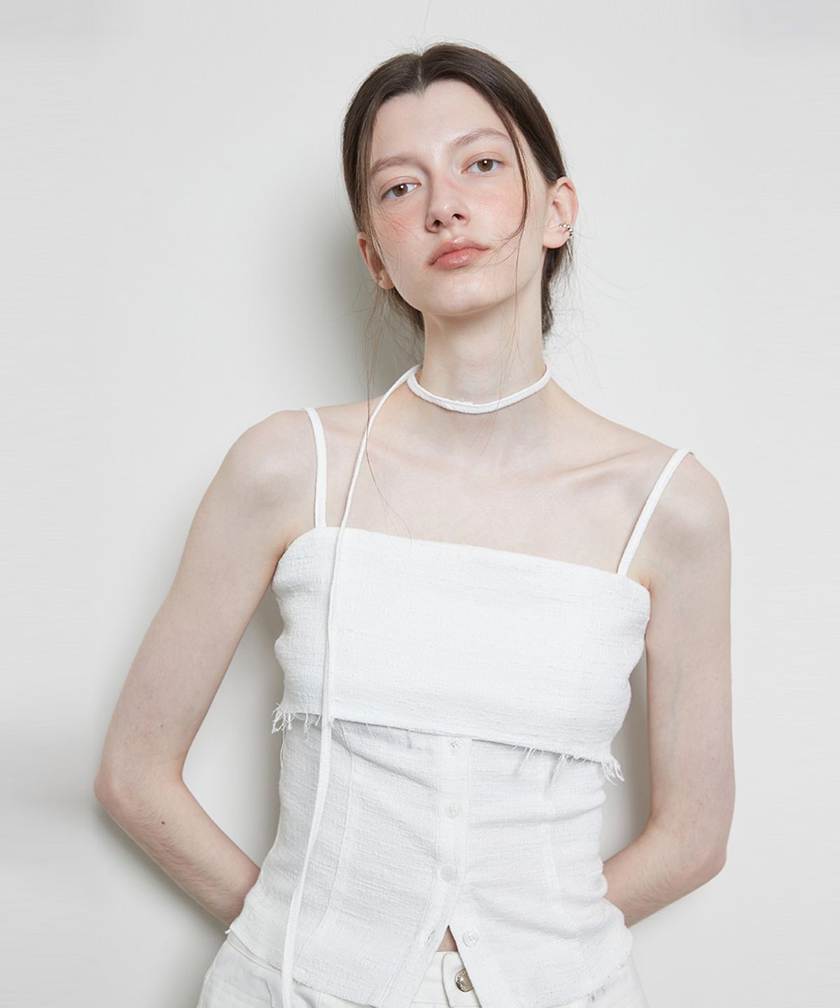 라티젠(LARTIGENT) L3 BUTTON SLEEVELESS(IVORY)