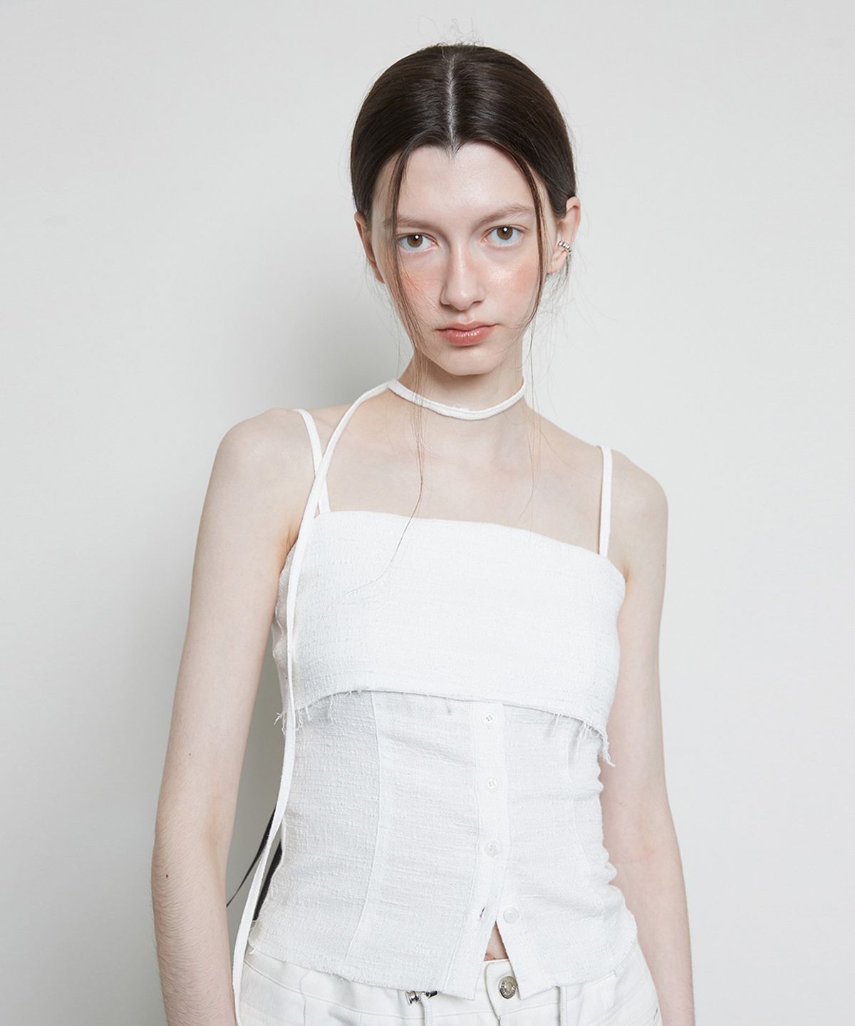 라티젠(LARTIGENT) L3 BUTTON SLEEVELESS(IVORY)