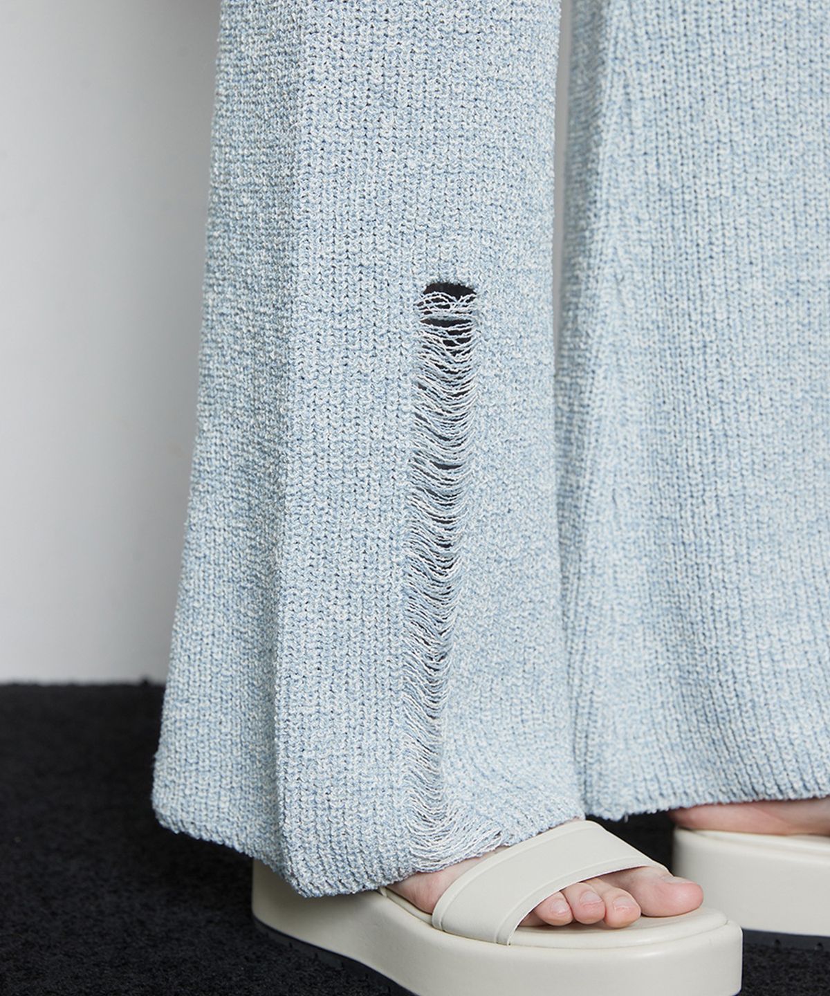 라티젠(LARTIGENT) L3 DEMAGE KNIT PANTS(SKY BLUE)