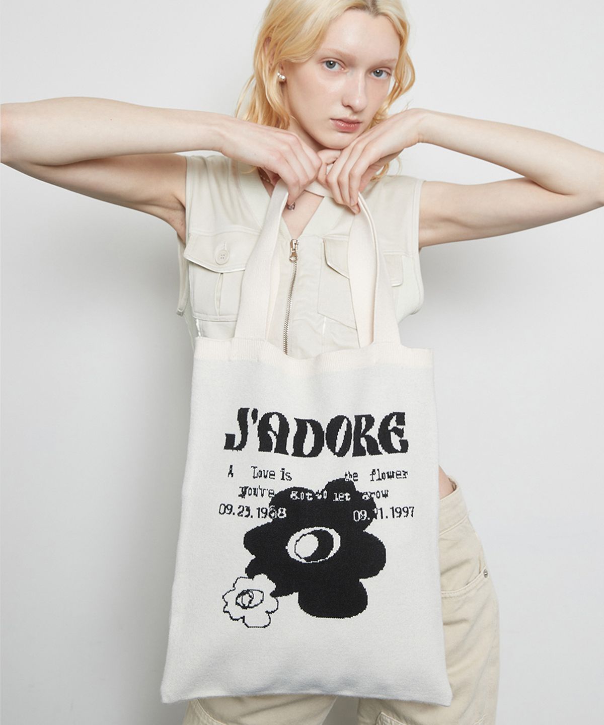 라티젠(LARTIGENT) L3 JADORE FLOWER KNIT BAG(BEIGE)