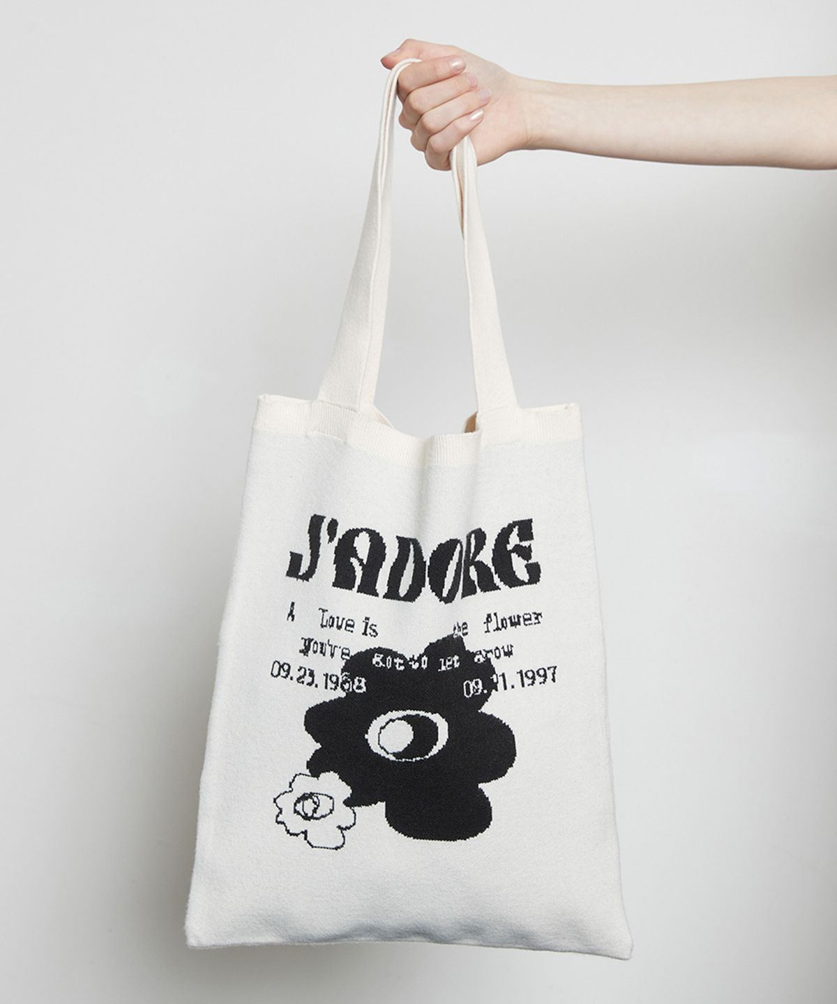 라티젠(LARTIGENT) L3 JADORE FLOWER KNIT BAG(BEIGE)