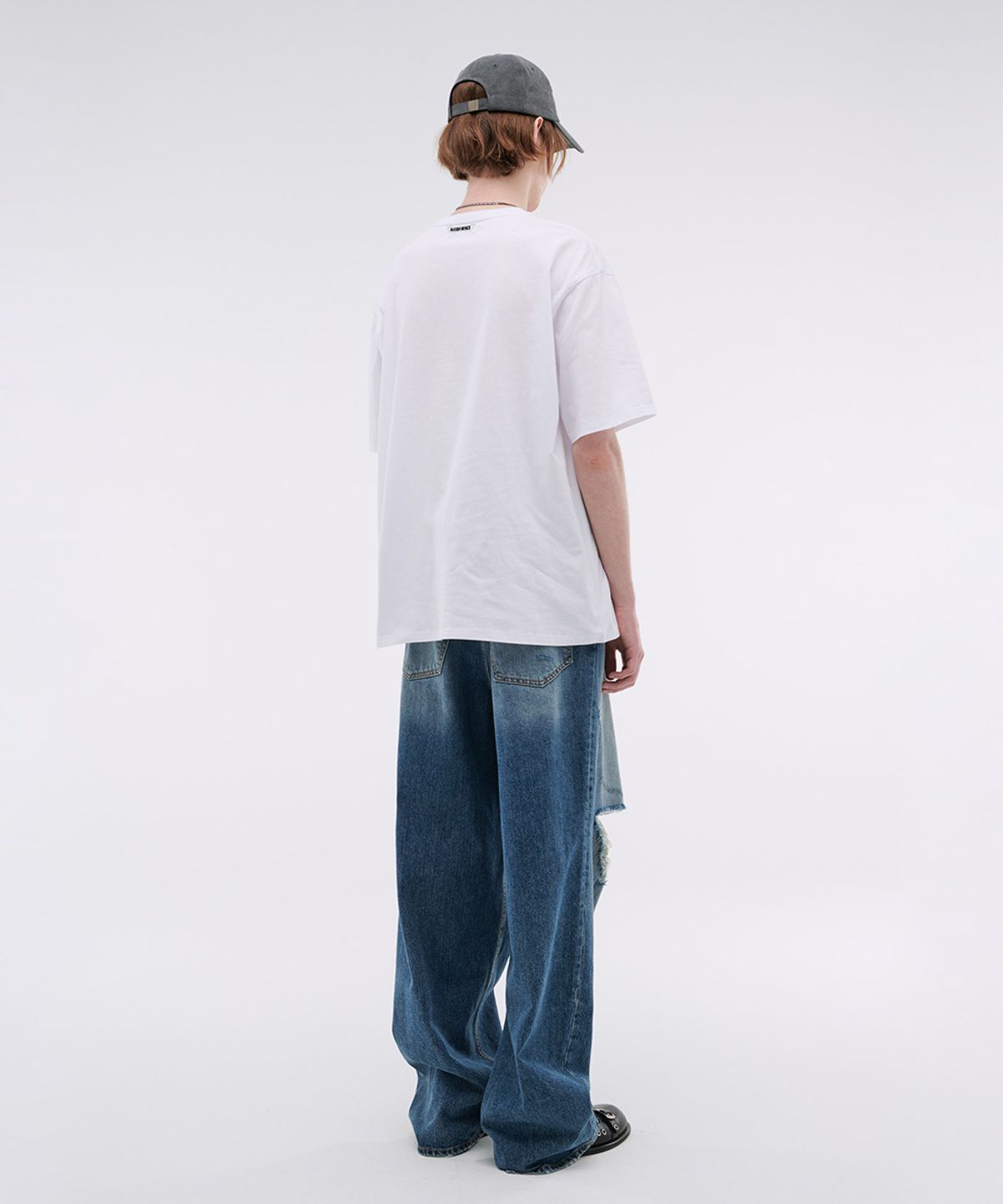 메종미네드(MAISON MINED) DOODLE HEART HALF T WHITE SKY