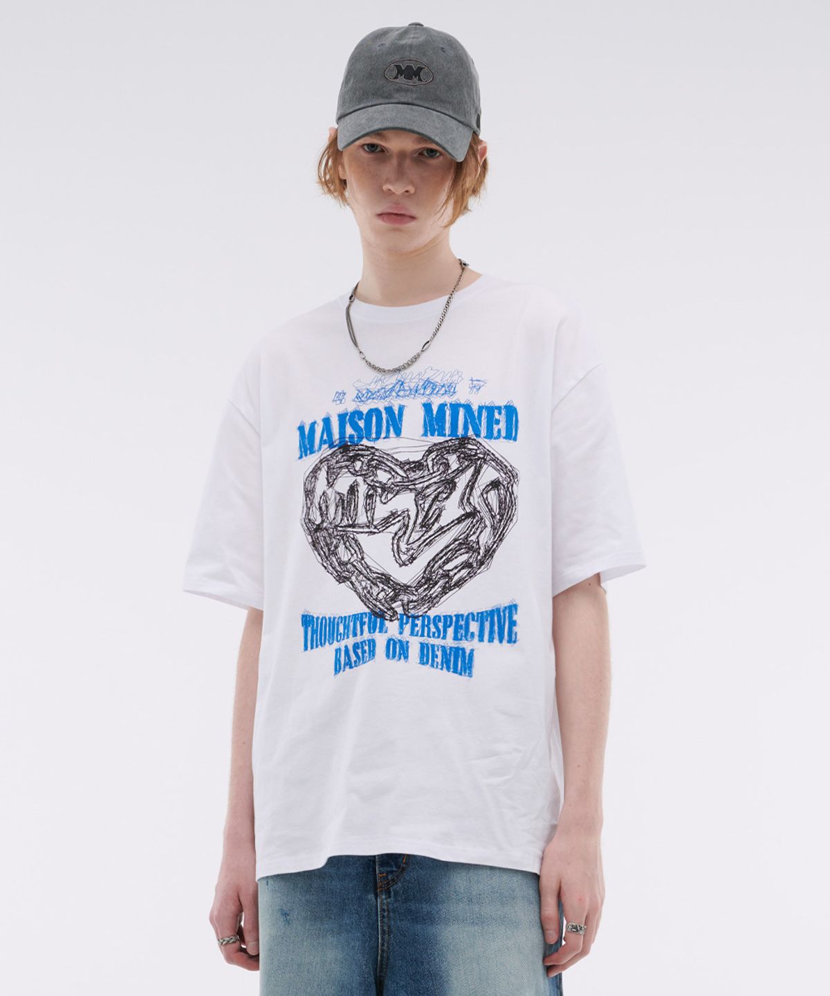 메종미네드(MAISON MINED) DOODLE HEART HALF T WHITE SKY