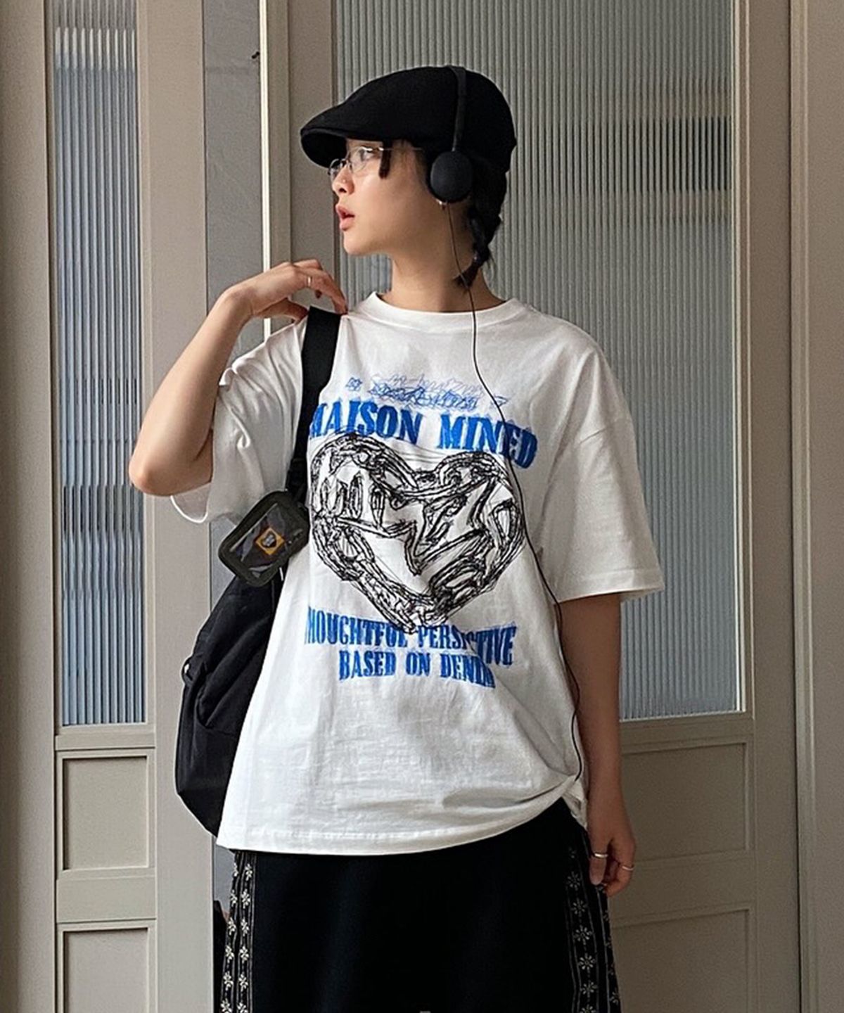 메종미네드(MAISON MINED) DOODLE HEART HALF T WHITE SKY