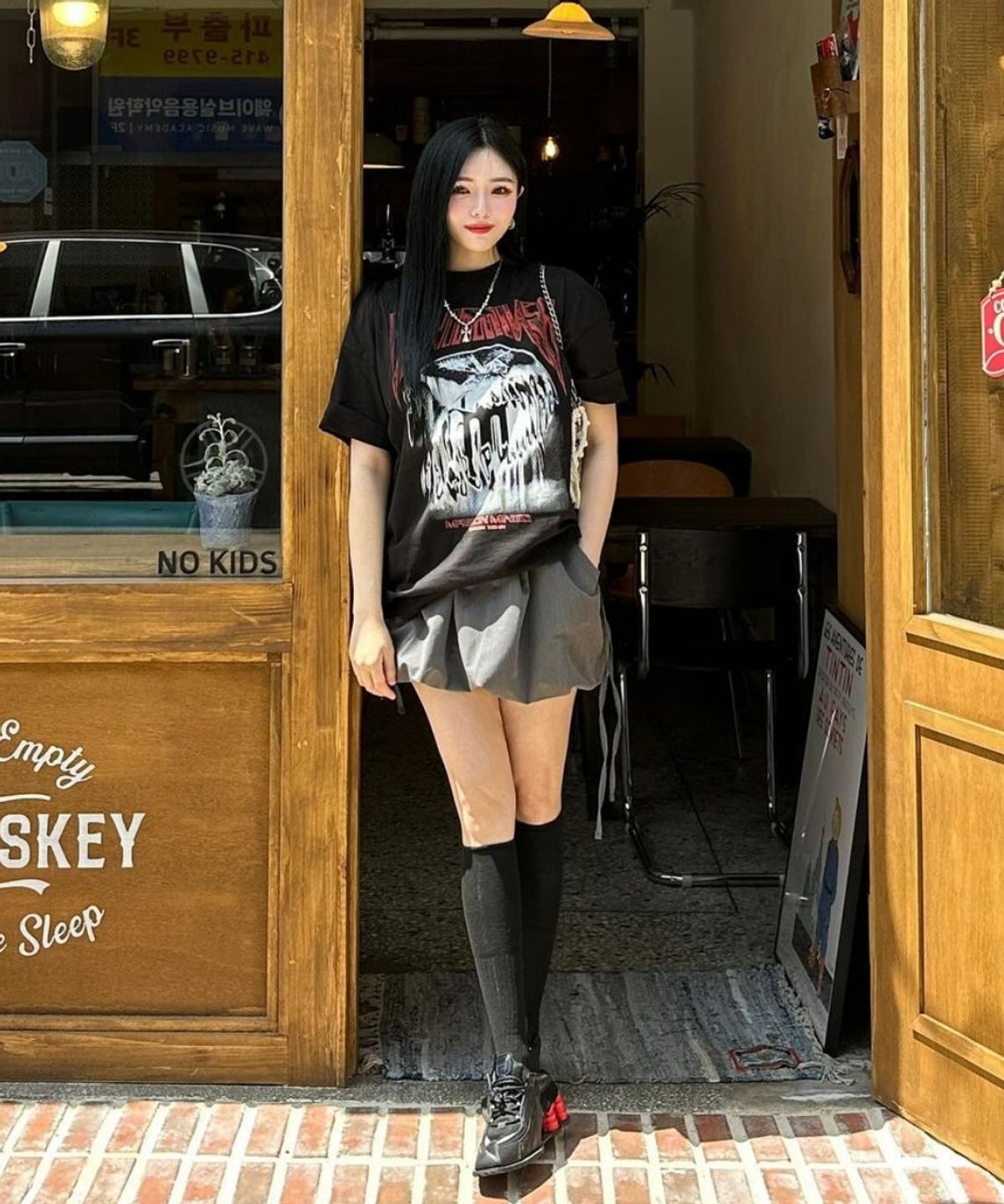 메종미네드(MAISON MINED) STICKY HALF T BLACK