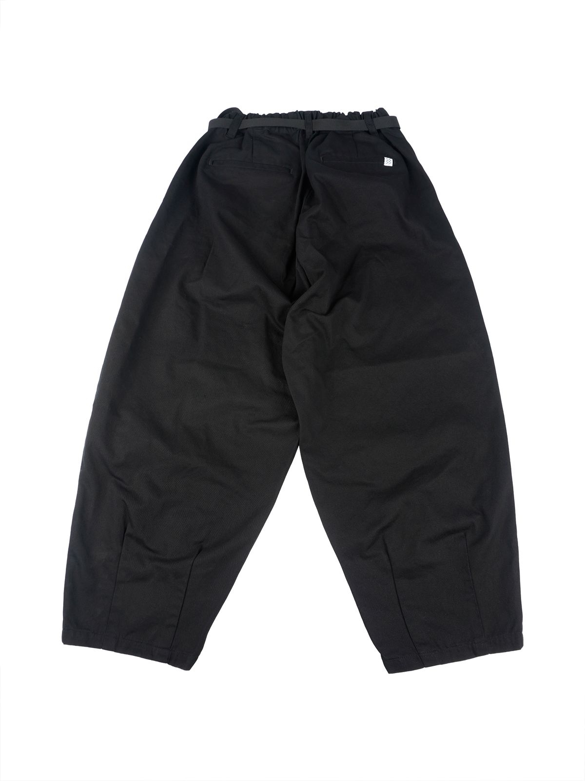 네네츠 어센틱(NENETS AUTHENTIC) 2TUCK BALLOON TRAVEL PANTS BLACK