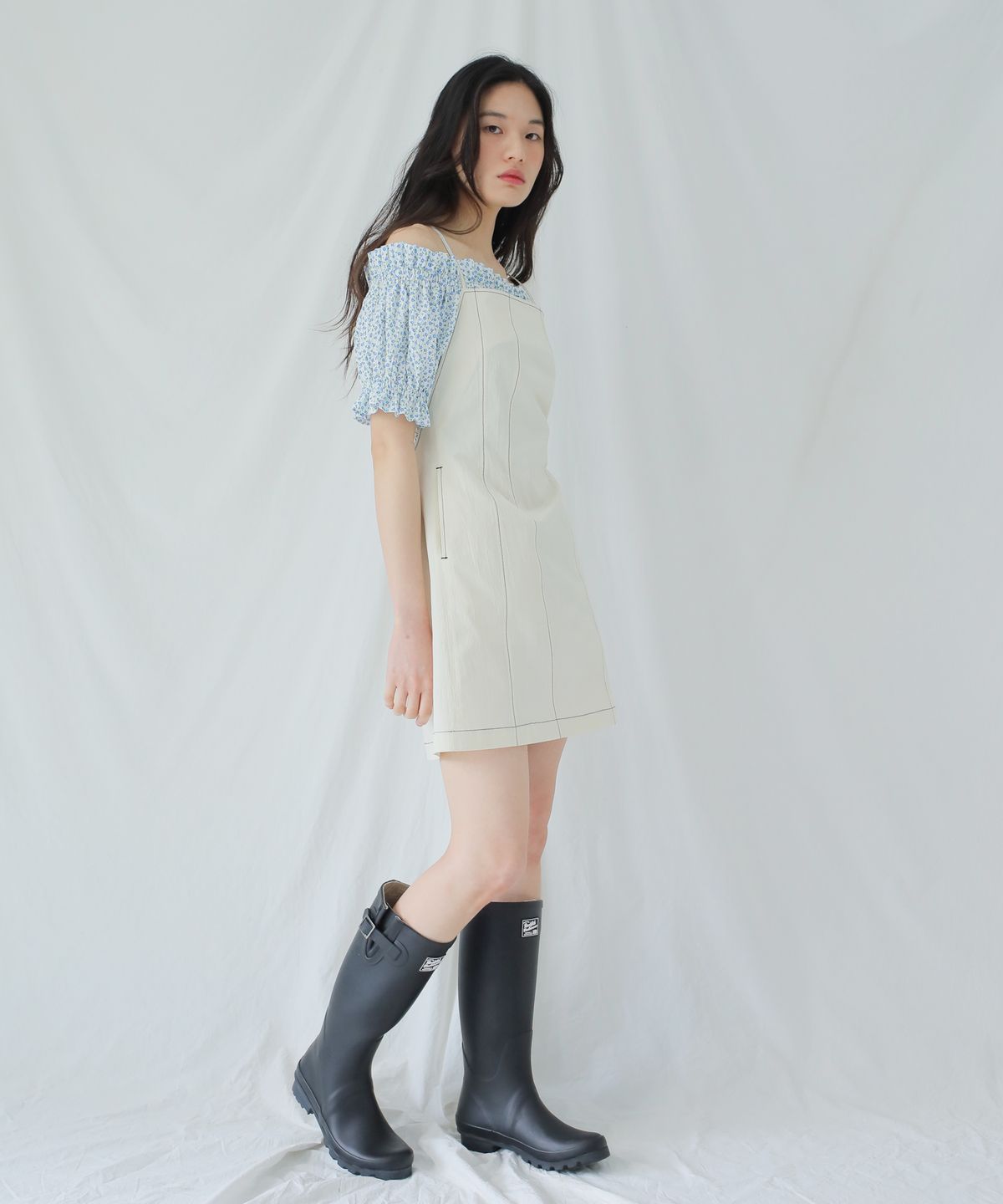 폴앤앨리스(PAUL&ALICE) BACKLESS STRAP MINI DRESS / CREAM