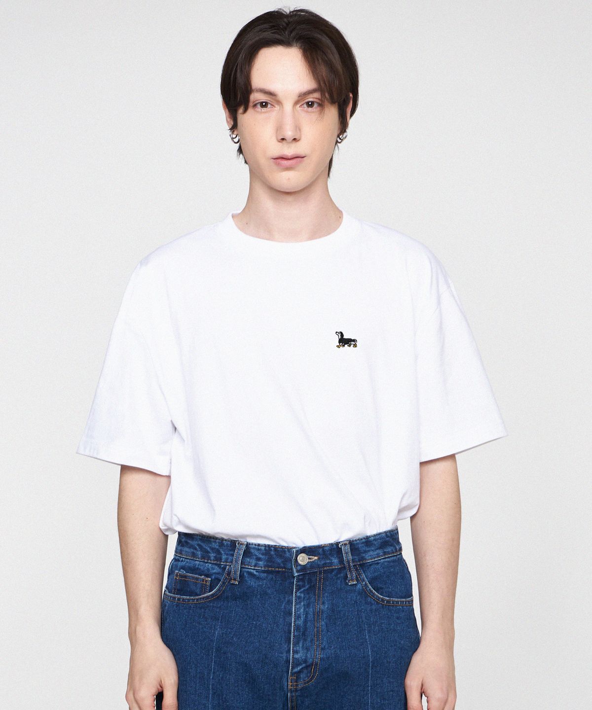 그레이버(GRAVER) [UNISEX]옐로우부츠 퍼피 자수 반팔티_ 화이트