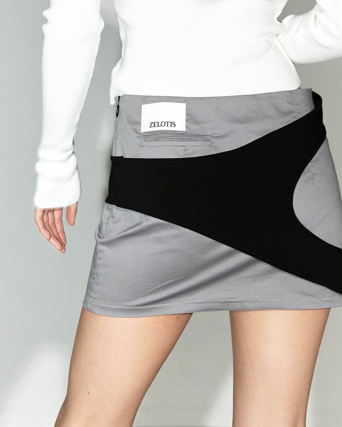 젤로티스(ZELOTIS) [ANIMA SKIRT] 레이어드 스판 포켓 미니 스커트 블랙 그레이