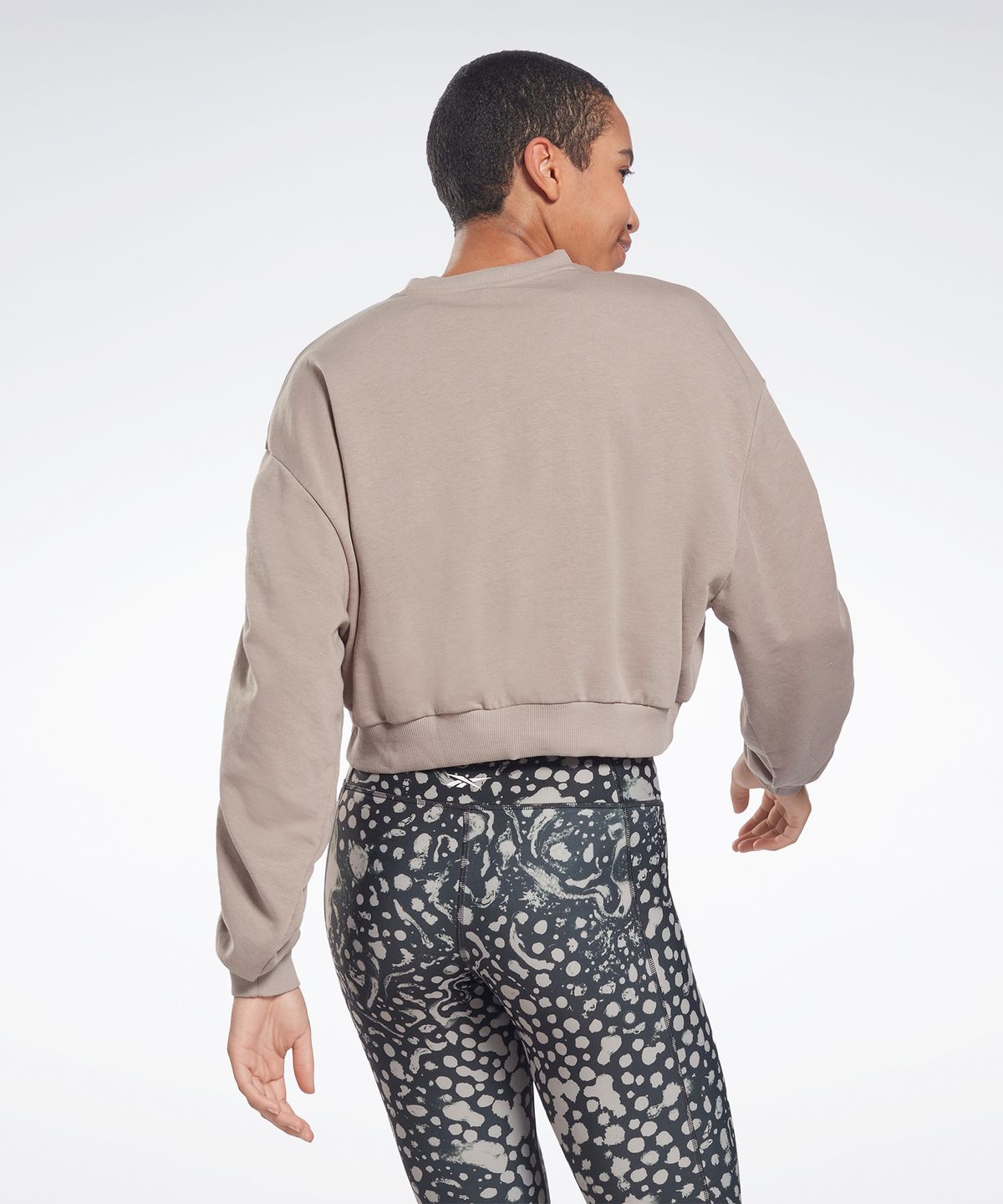 리복(REEBOK) S Knit Fashion Cover Up 크롭 맨투맨 - 그레이 / H51846