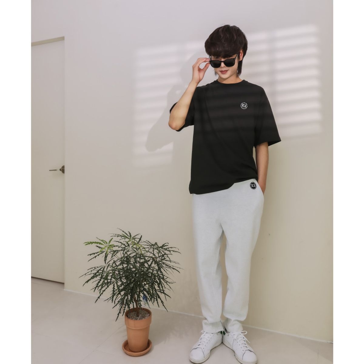더그린랩(THE GREEN LAB) 원포인트 와펜 반팔티셔츠 [블랙]