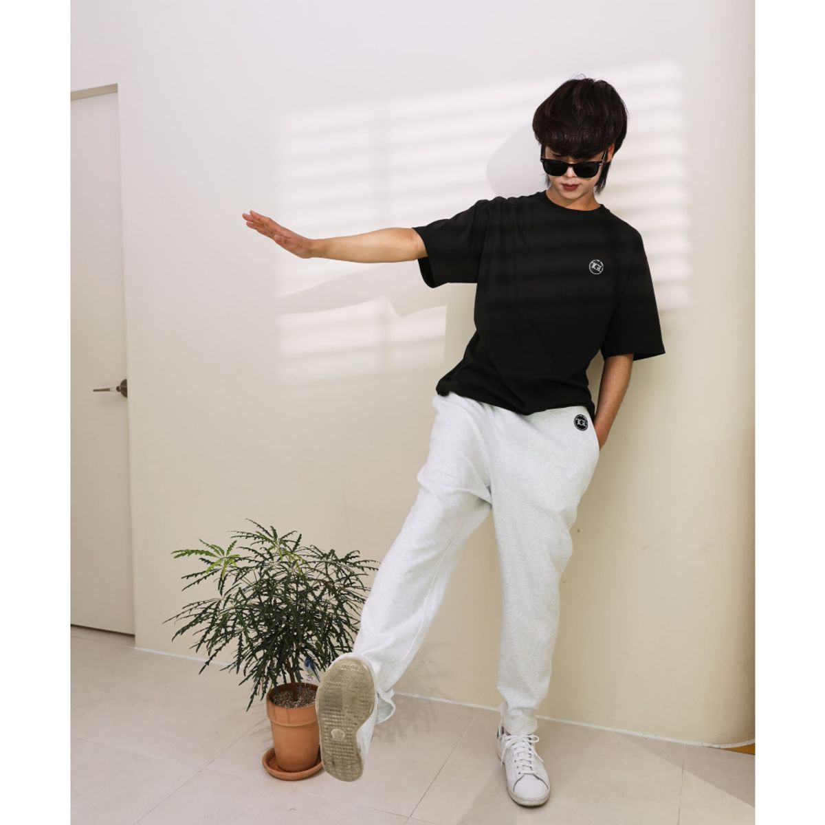 더그린랩(THE GREEN LAB) 원포인트 와펜 반팔티셔츠 [블랙]