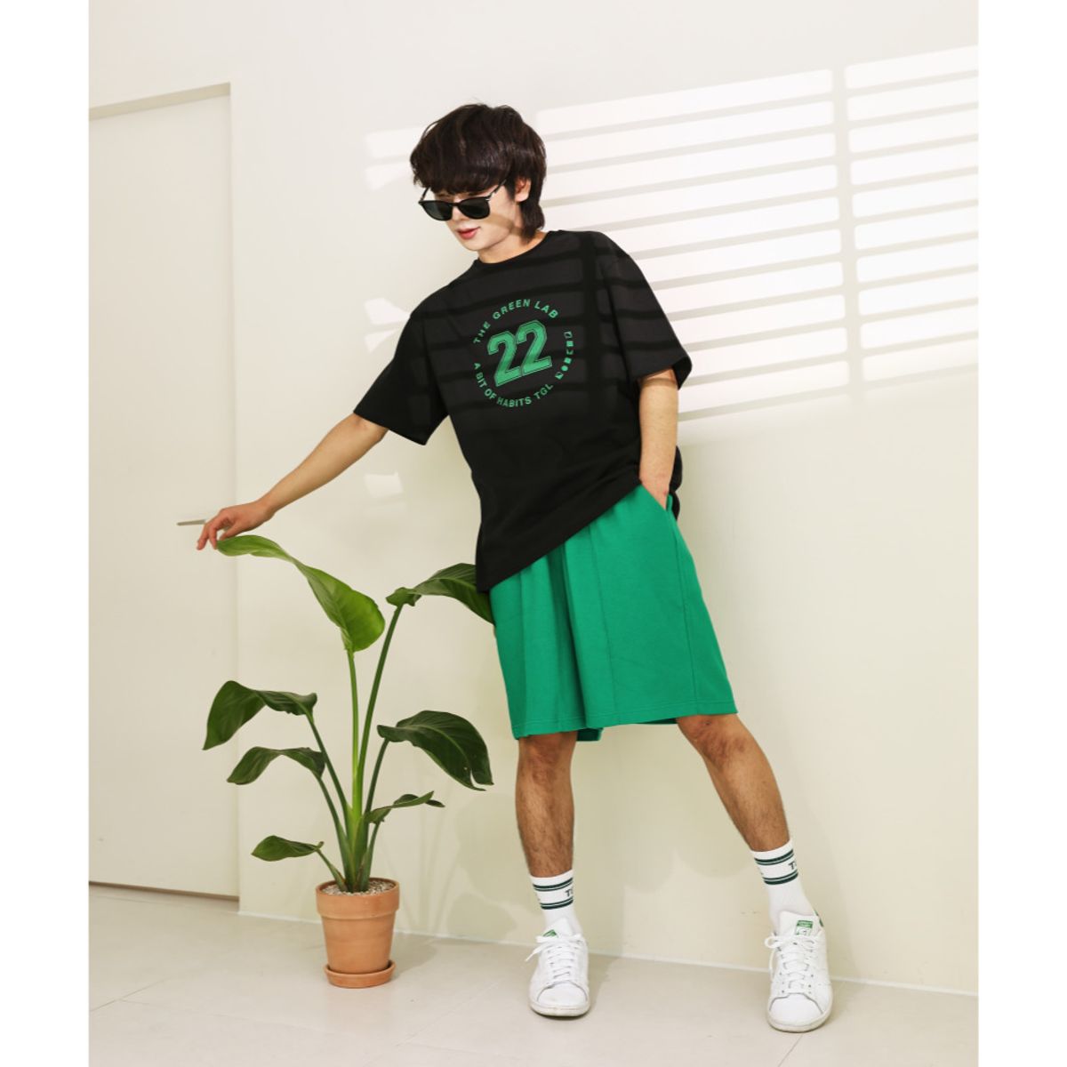 더그린랩(THE GREEN LAB) 스포티 22 반팔 티셔츠 [블랙-그린 그래픽]