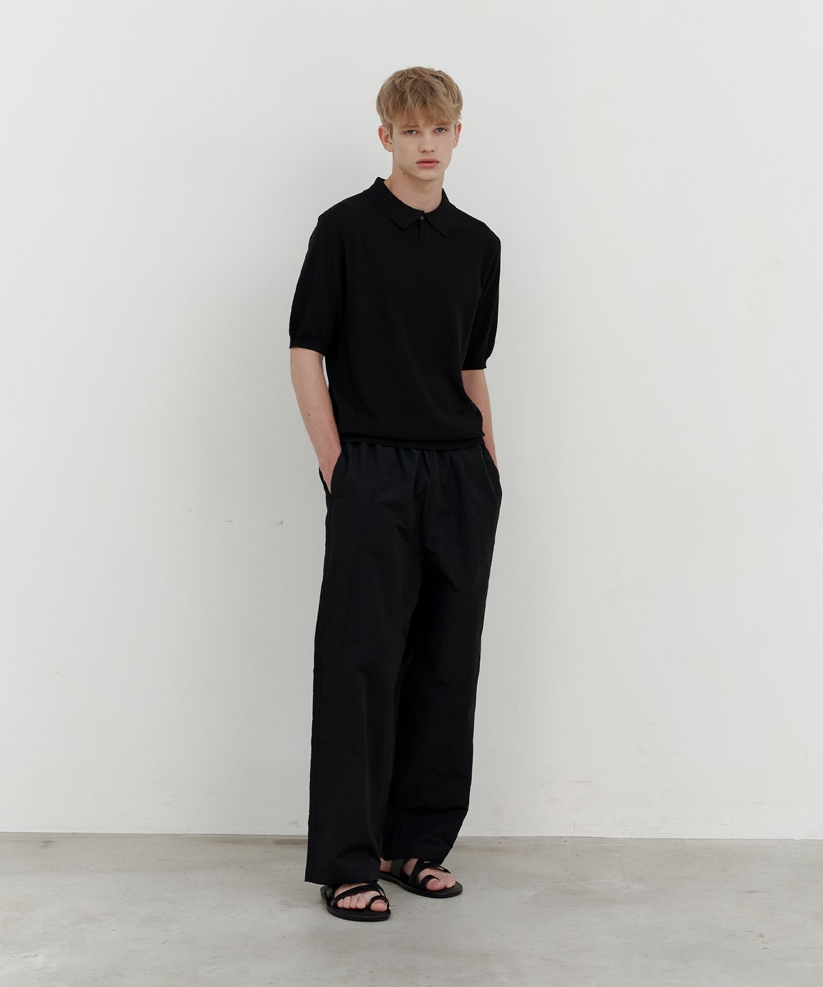 엔도어(ENDOOR) Twisted curved roll-up pants (black)