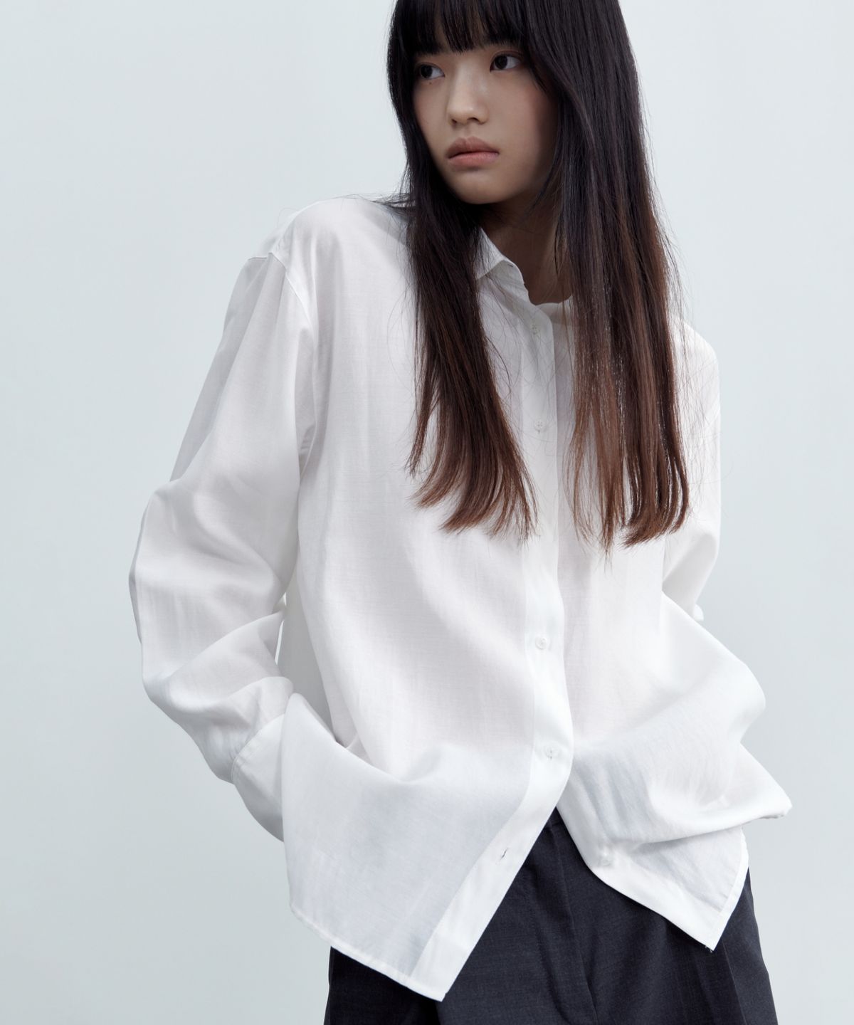 무신사 스탠다드 우먼(MUSINSA STANDARD WOMAN) 우먼즈 릴렉스드 새틴 셔츠 [화이트]