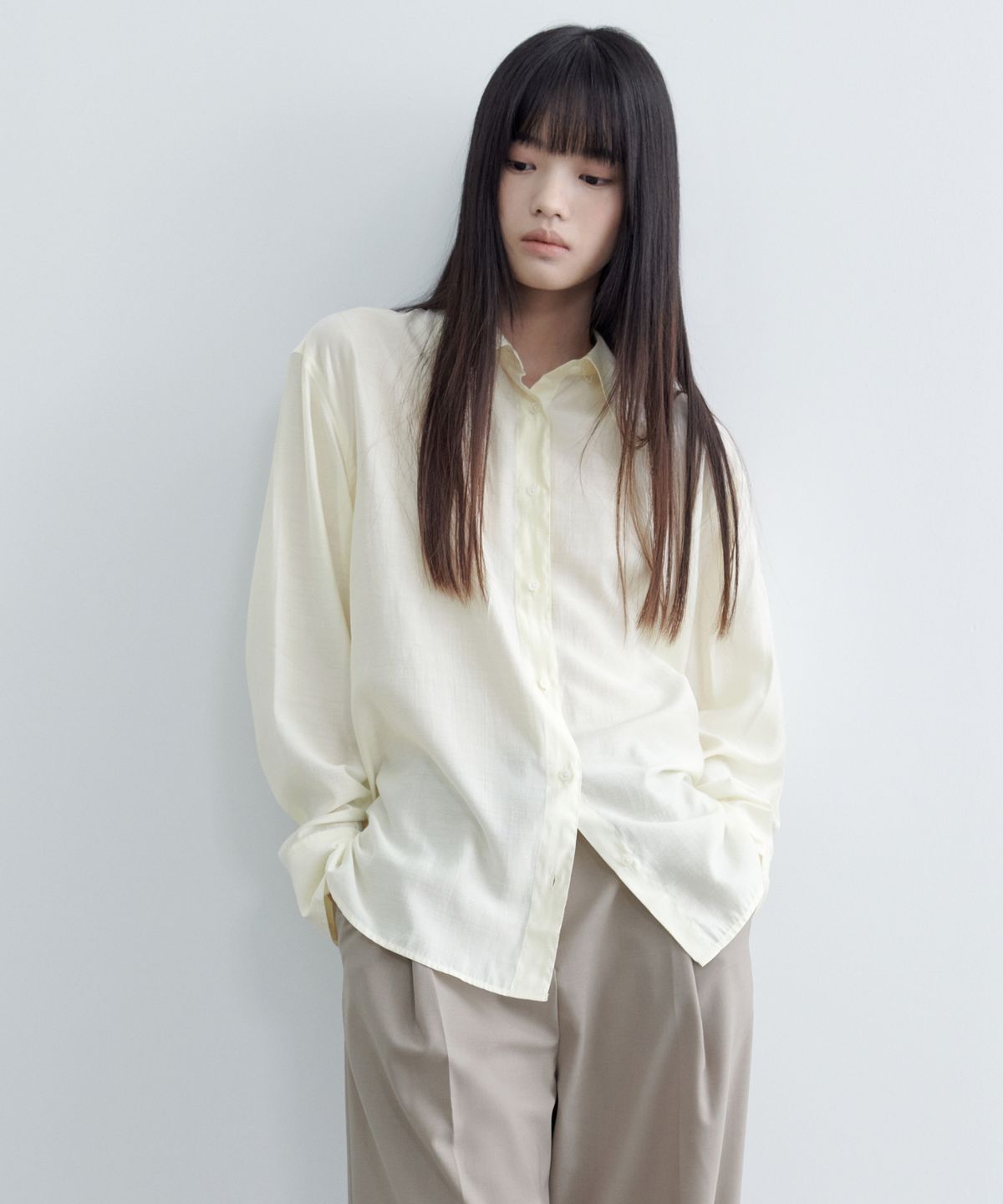무신사 스탠다드 우먼(MUSINSA STANDARD WOMAN) 우먼즈 릴렉스드 새틴 셔츠 [에크루]