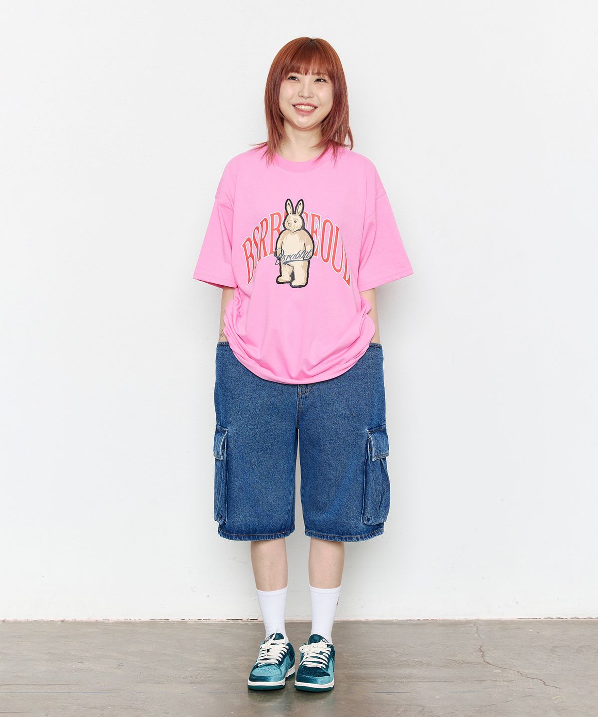 비에스래빗(BSRABBIT) 카고 루즈핏 데님 숏팬츠 딥블루