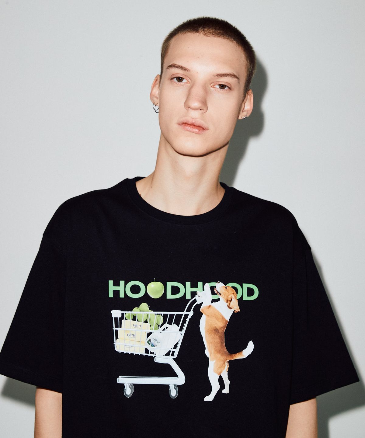 후드후드(HOODHOOD) 비글 인 더 마켓 반팔티셔츠 블랙