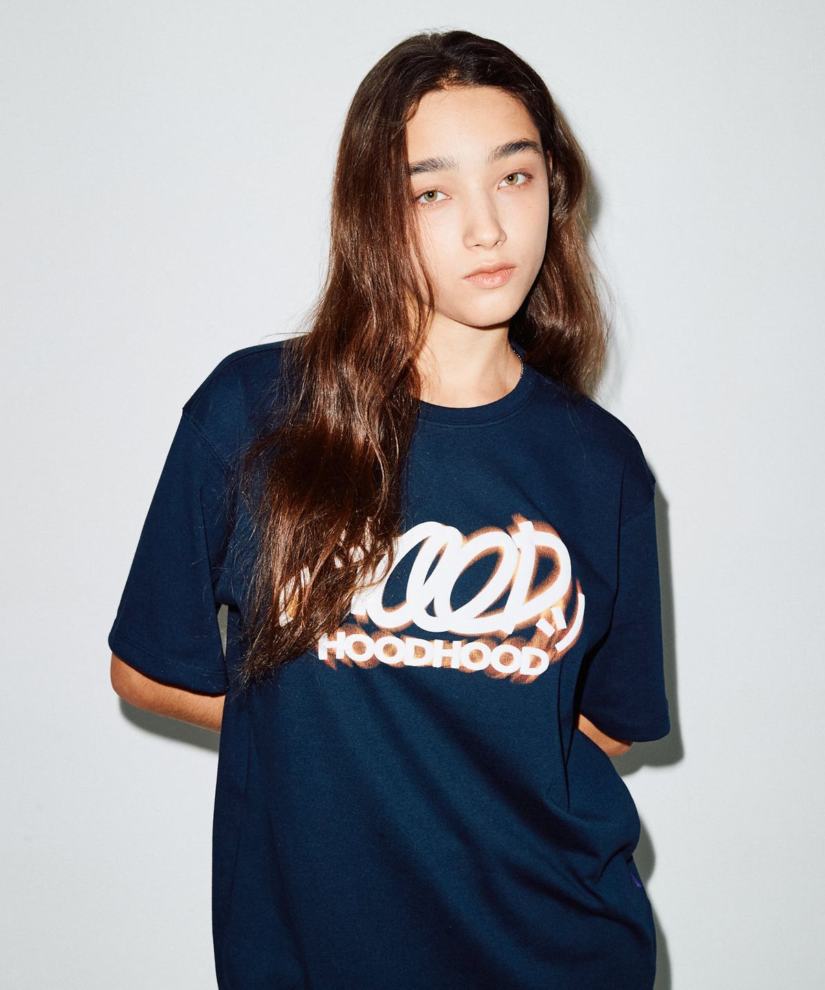 후드후드(HOODHOOD) 네온사인 로고 반팔티셔츠 네이비