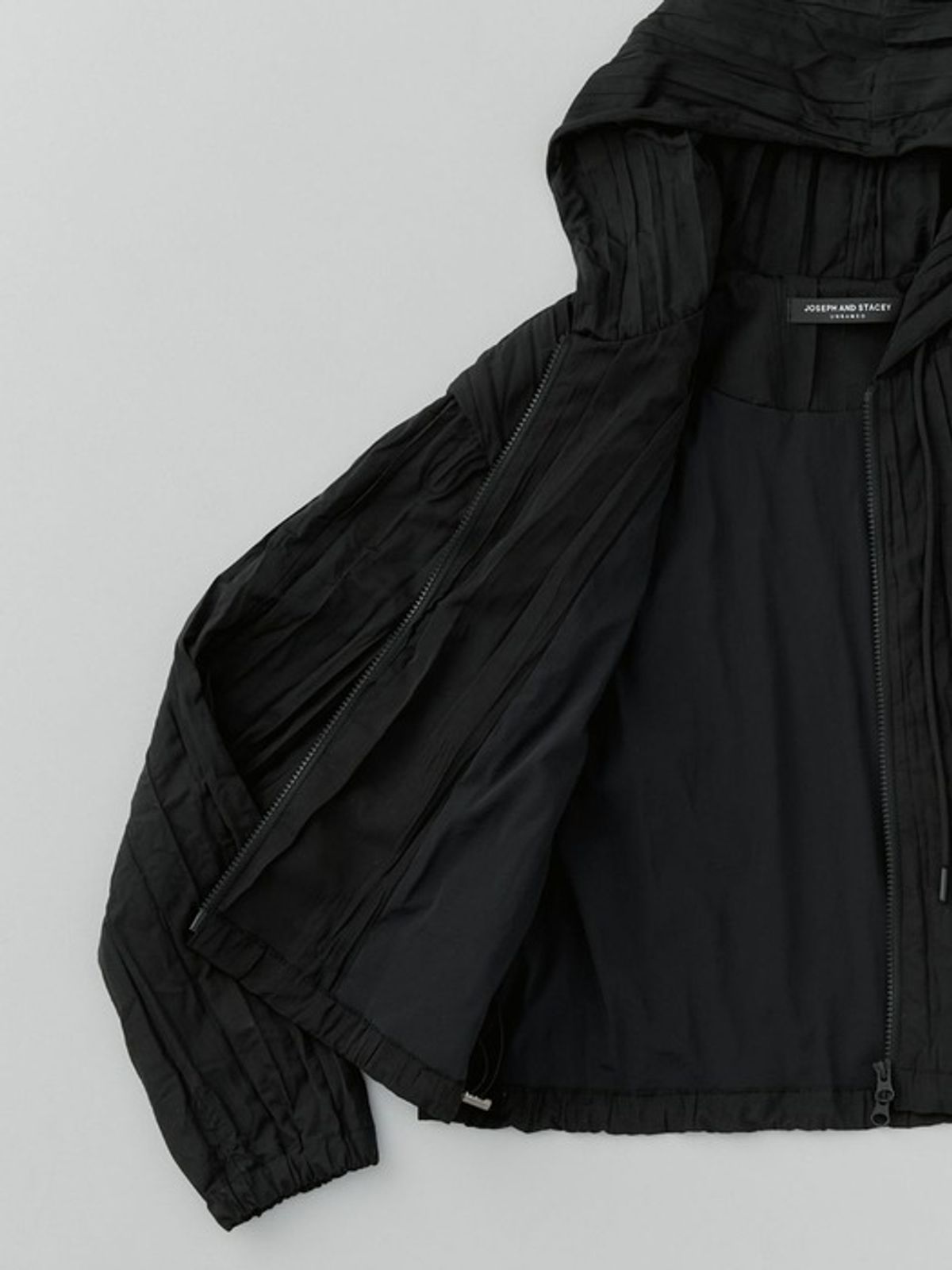 조셉앤스테이시(JOSEPH&STACEY) Wake Pleats Semi Cropped Hood Zipup (3color)