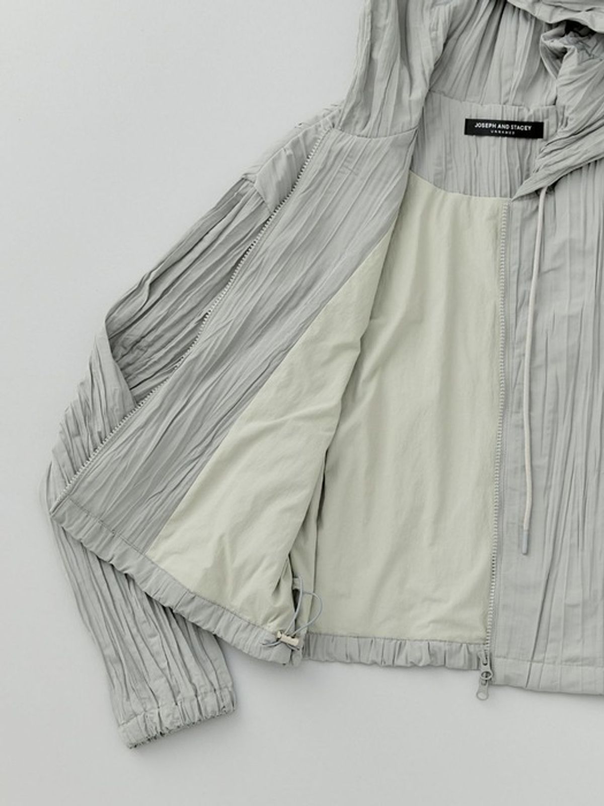 조셉앤스테이시(JOSEPH&STACEY) Wake Pleats Semi Cropped Hood Zipup (3color)