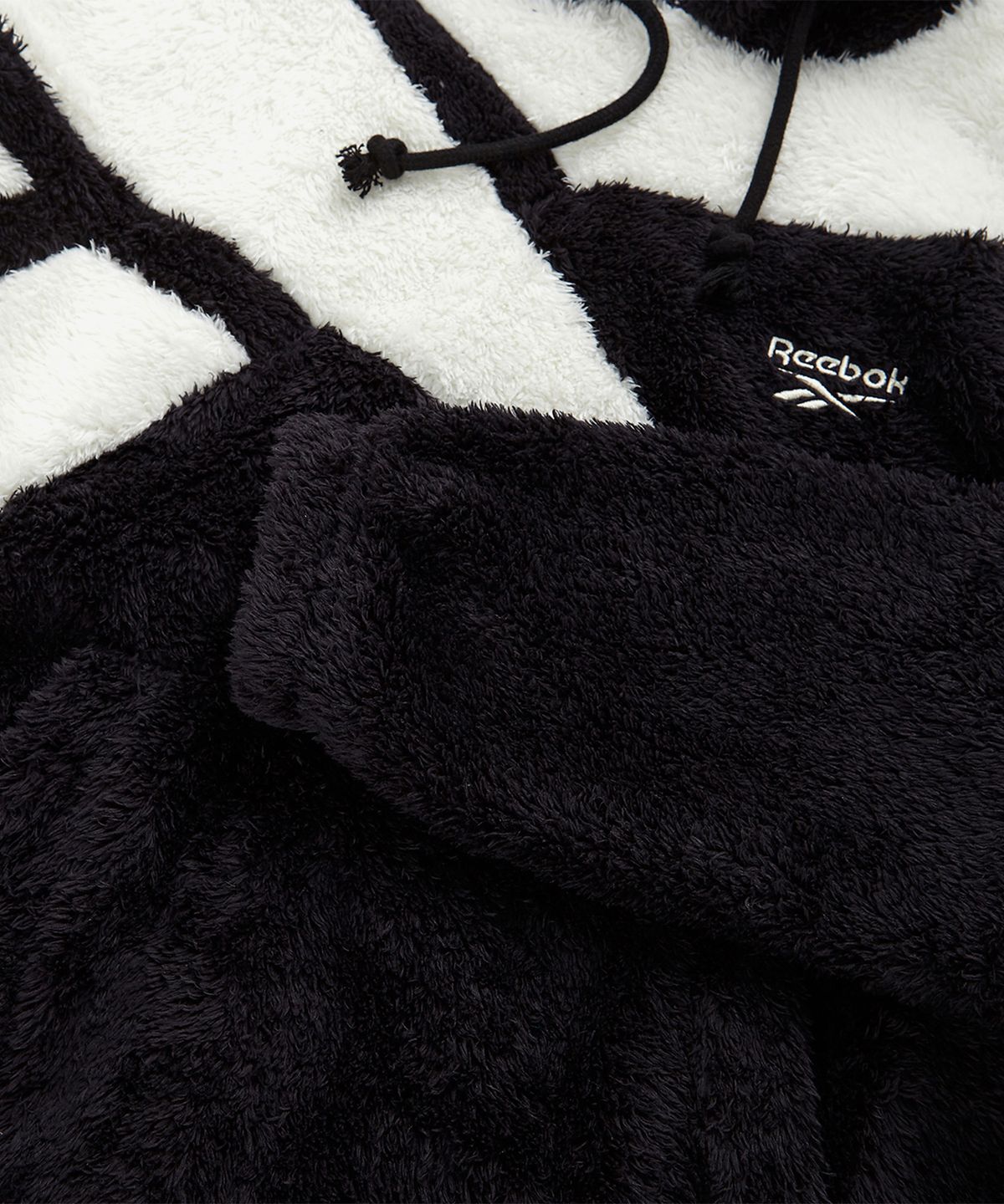 리복(REEBOK) CL F VECTOR SHERPA 후디 - 블랙 / IB8437