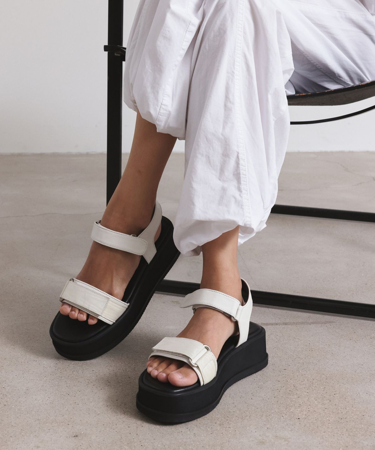 트윗비피(TWVP) 무아레 플랫폼 샌들  Muare Platform Sandals 아이보리