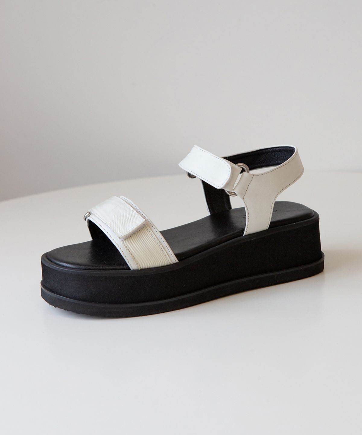 트윗비피(TWVP) 무아레 플랫폼 샌들  Muare Platform Sandals 아이보리
