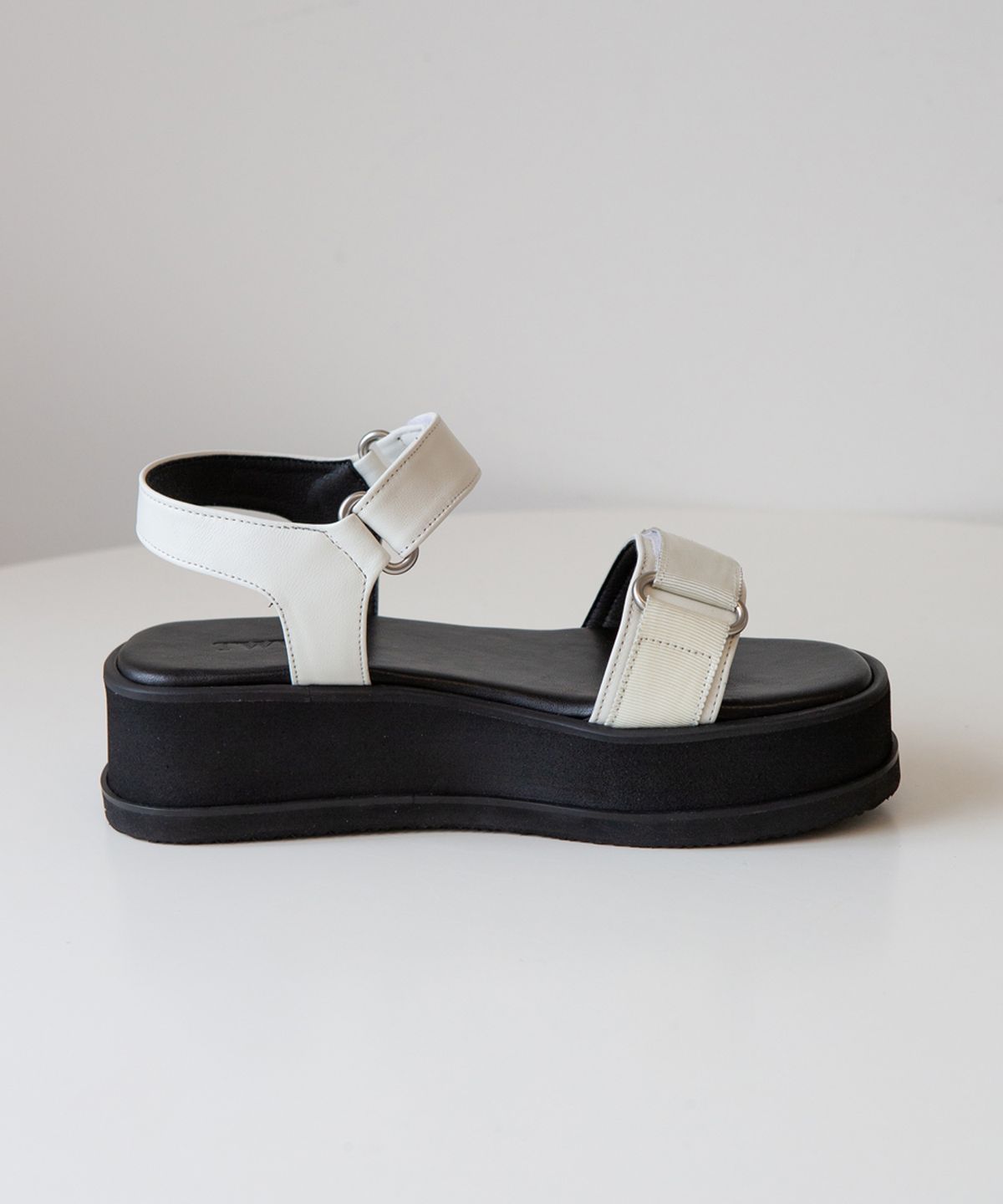 트윗비피(TWVP) 무아레 플랫폼 샌들  Muare Platform Sandals 아이보리