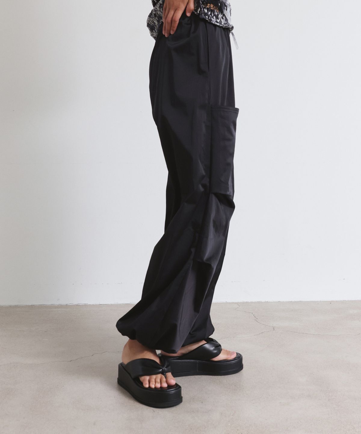 트윗비피(TWVP) 와이드 필로우 플랫폼  W-Pillow Platform Sandals 블랙