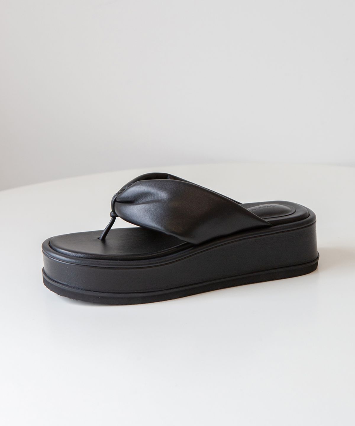 트윗비피(TWVP) 와이드 필로우 플랫폼  W-Pillow Platform Sandals 블랙