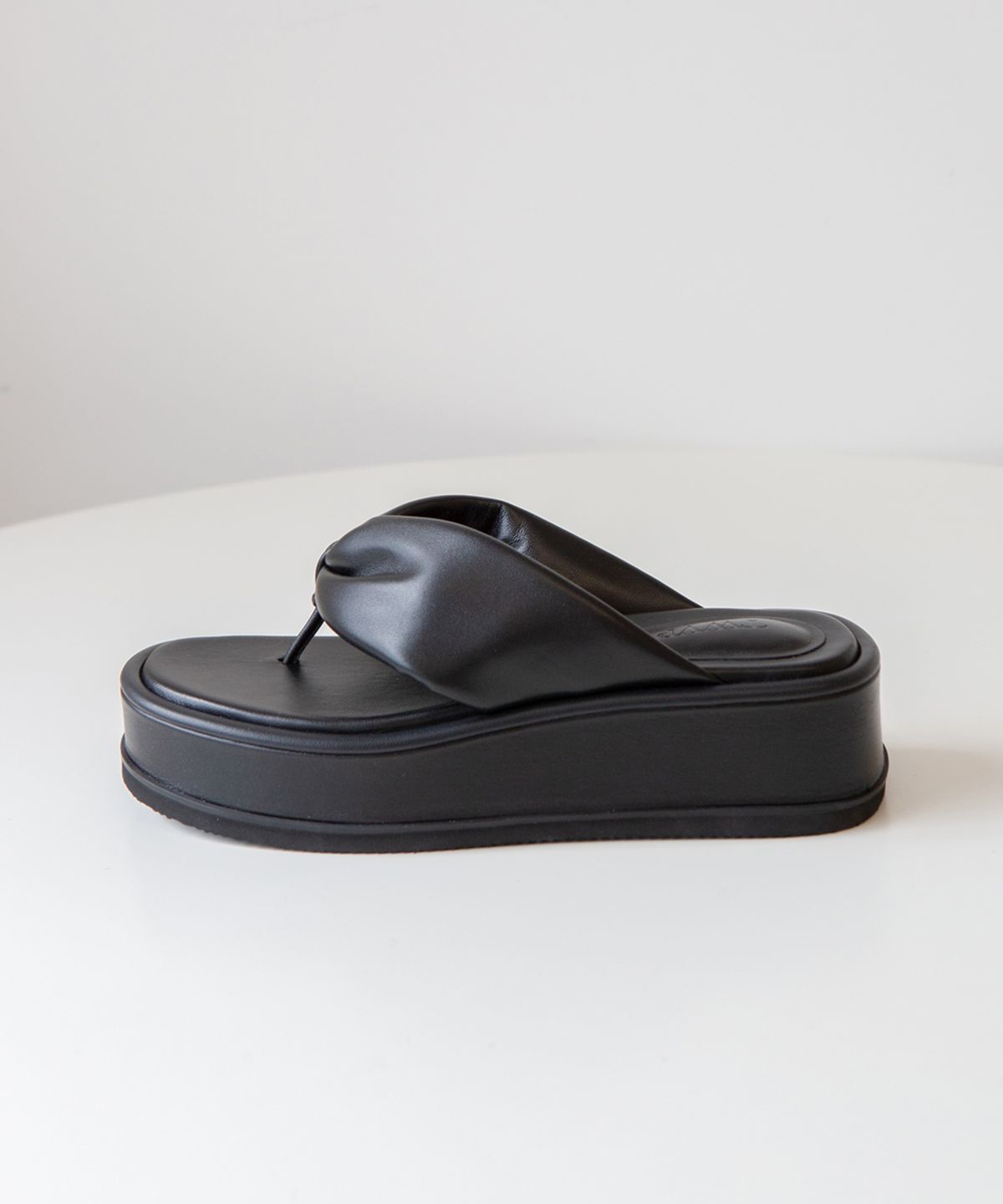 트윗비피(TWVP) 와이드 필로우 플랫폼  W-Pillow Platform Sandals 블랙