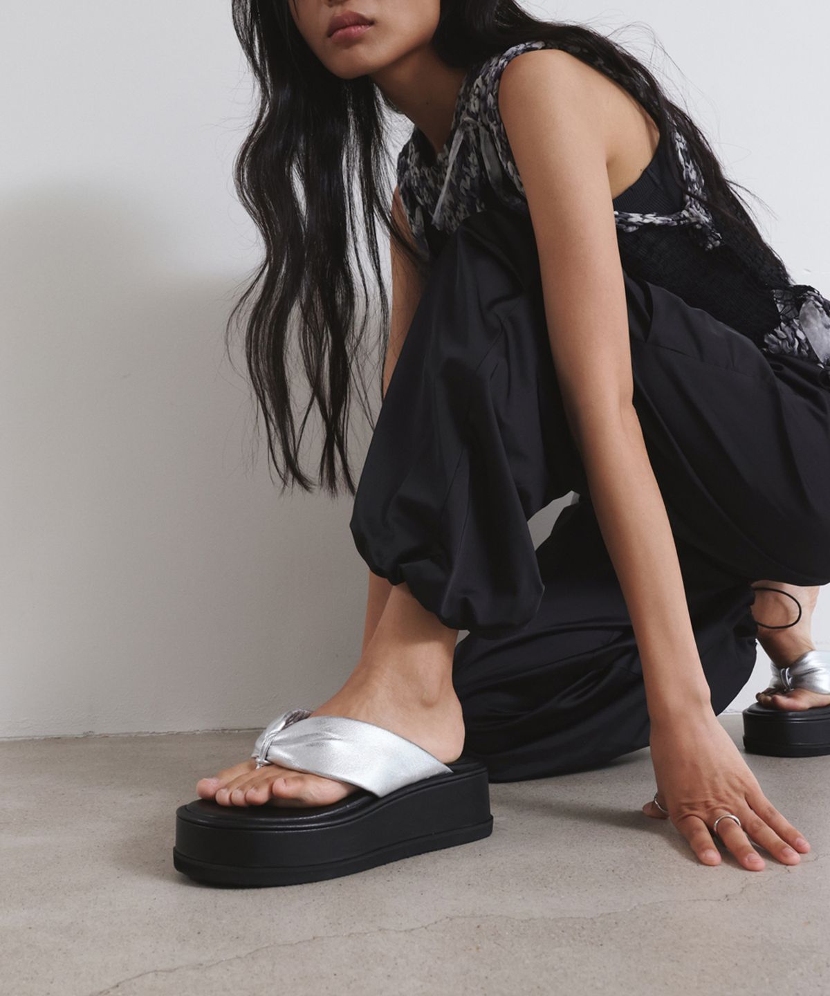 트윗비피(TWVP) 와이드 필로우 플랫폼  W-Pillow Platform Sandals 실버