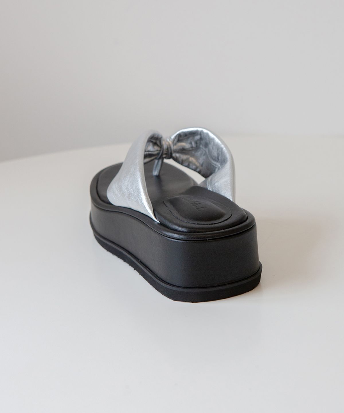 트윗비피(TWVP) 와이드 필로우 플랫폼  W-Pillow Platform Sandals 실버