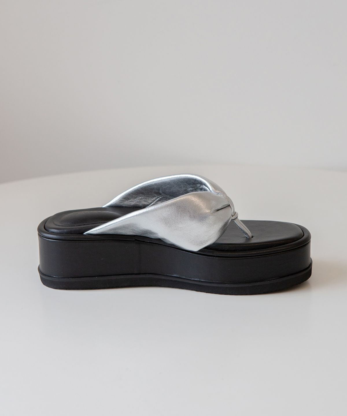 트윗비피(TWVP) 와이드 필로우 플랫폼  W-Pillow Platform Sandals 실버