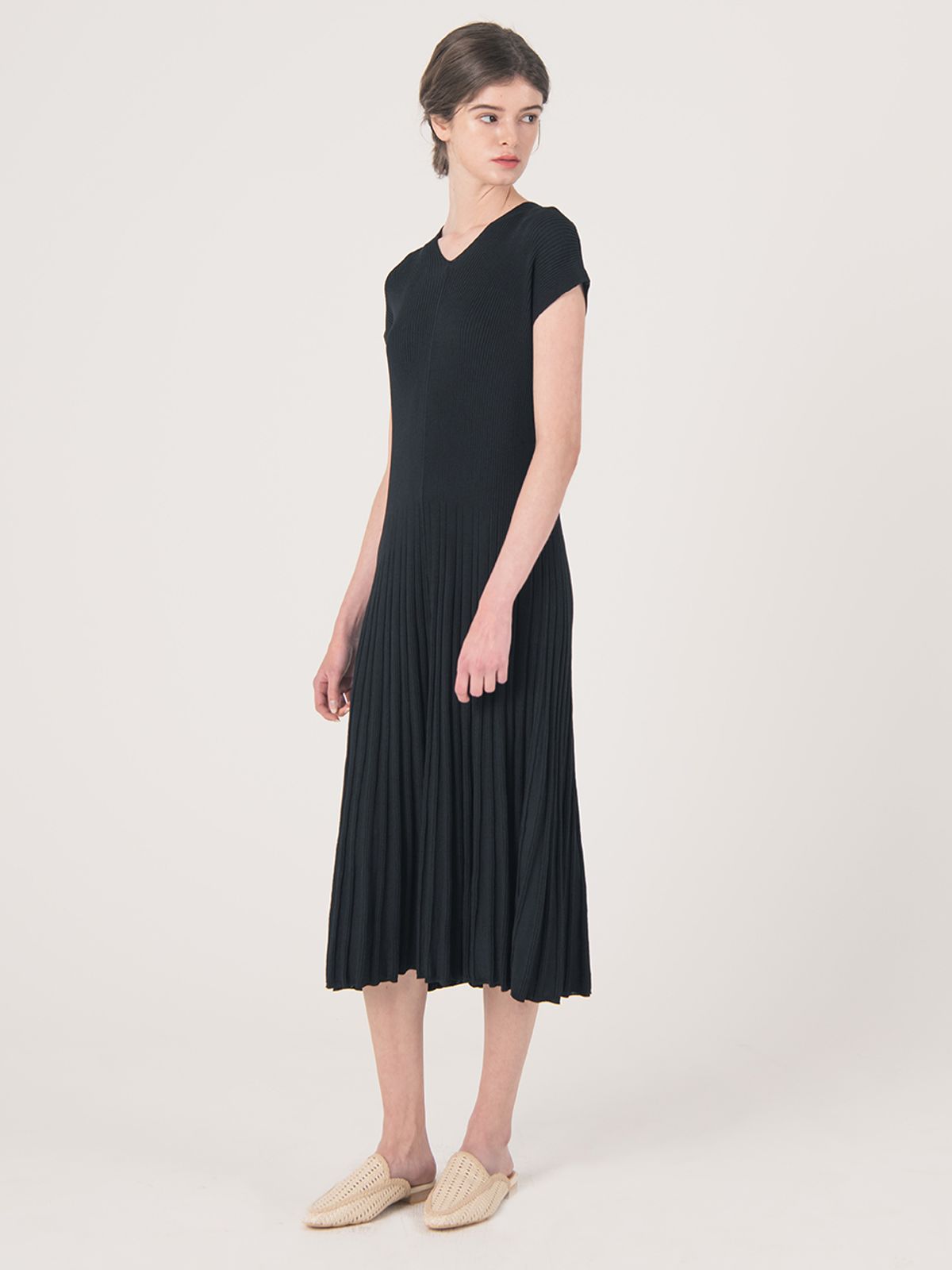 웬스데이딜라잇(WEDNESDAY DELIGHT) WED_V neck sleeveless dress_BLACK