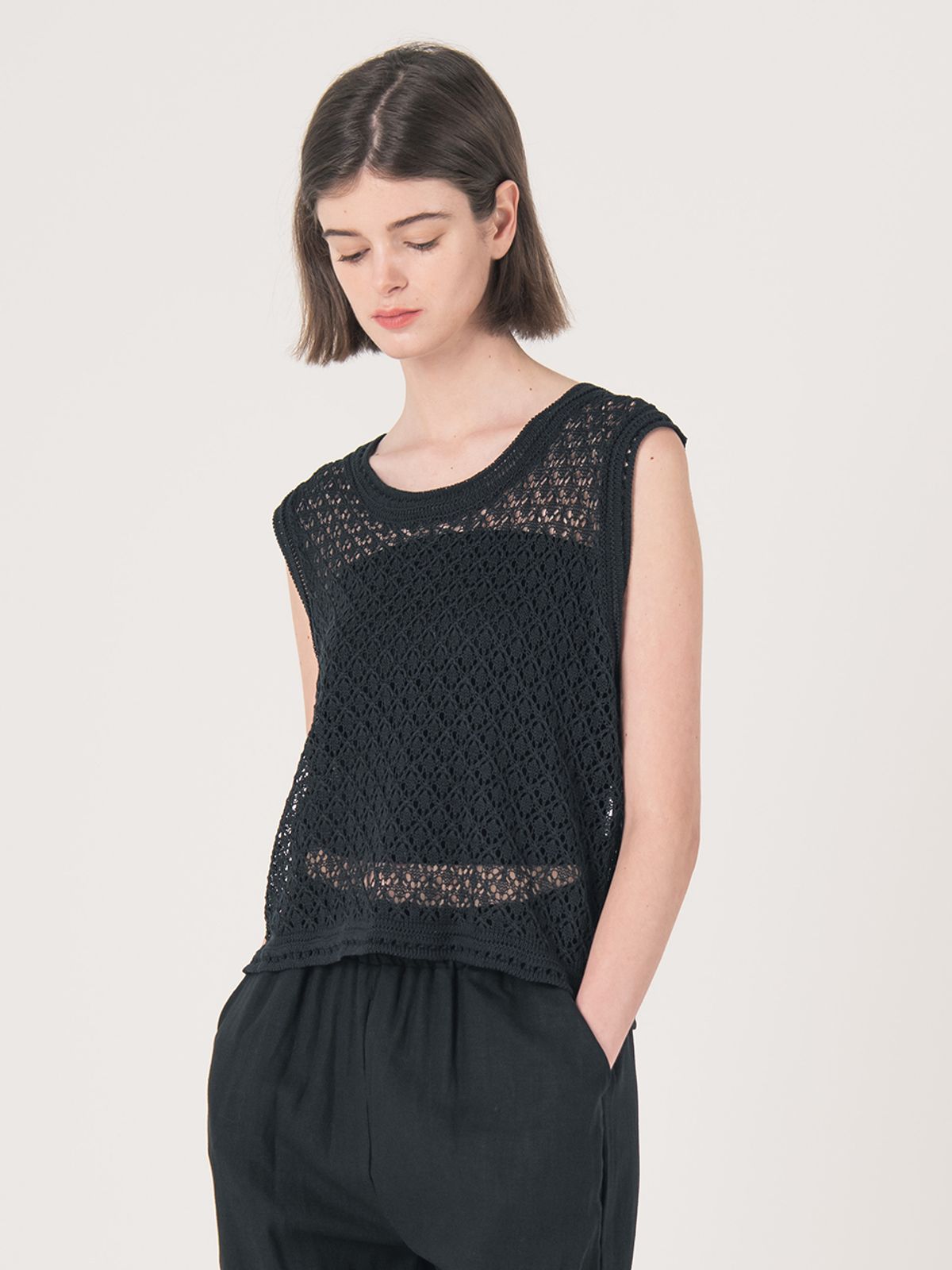 웬스데이딜라잇(WEDNESDAY DELIGHT) WED_Cable round neck knit vest_BLACK