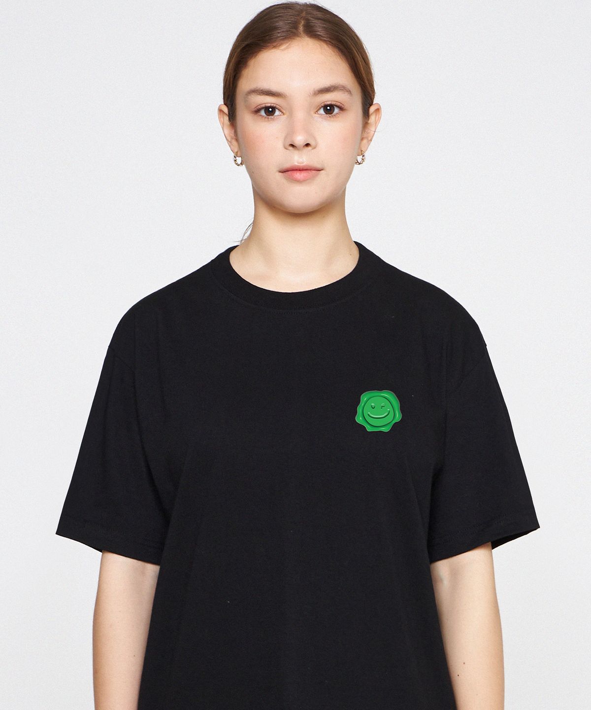 그레이버(GRAVER) [UNISEX]그린실링 스몰 드로잉스마일 반팔티_블랙