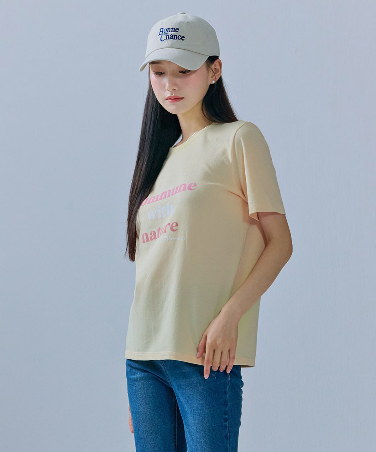 체이스컬트(CHASECULT) 여성 플라워 레터링 반팔 티셔츠-CBRG5878D16