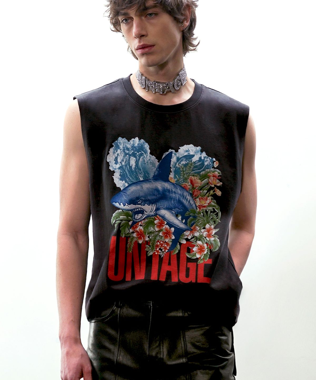 언티지(UNTAGE) 트로피컬 프린트 민소매 티셔츠[Black(UNISEX)]_UTT-ST43