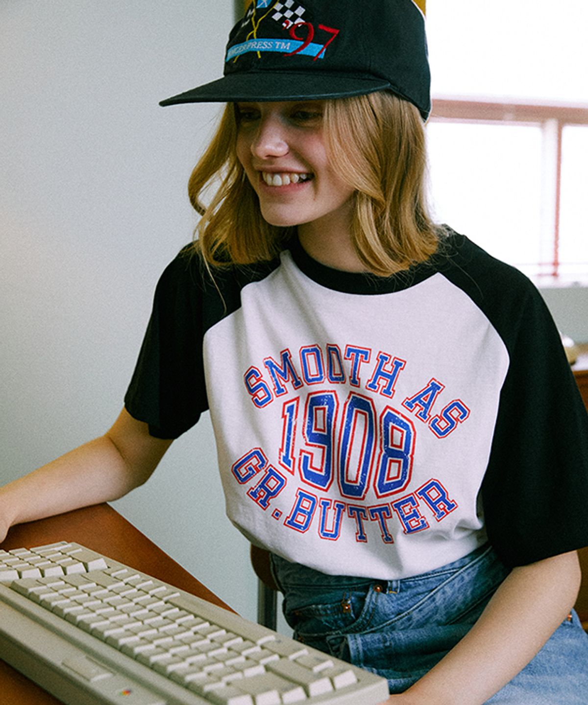 그린버터(GREENBUTTER) 1908s Club Logo Raglan Tee (Black)