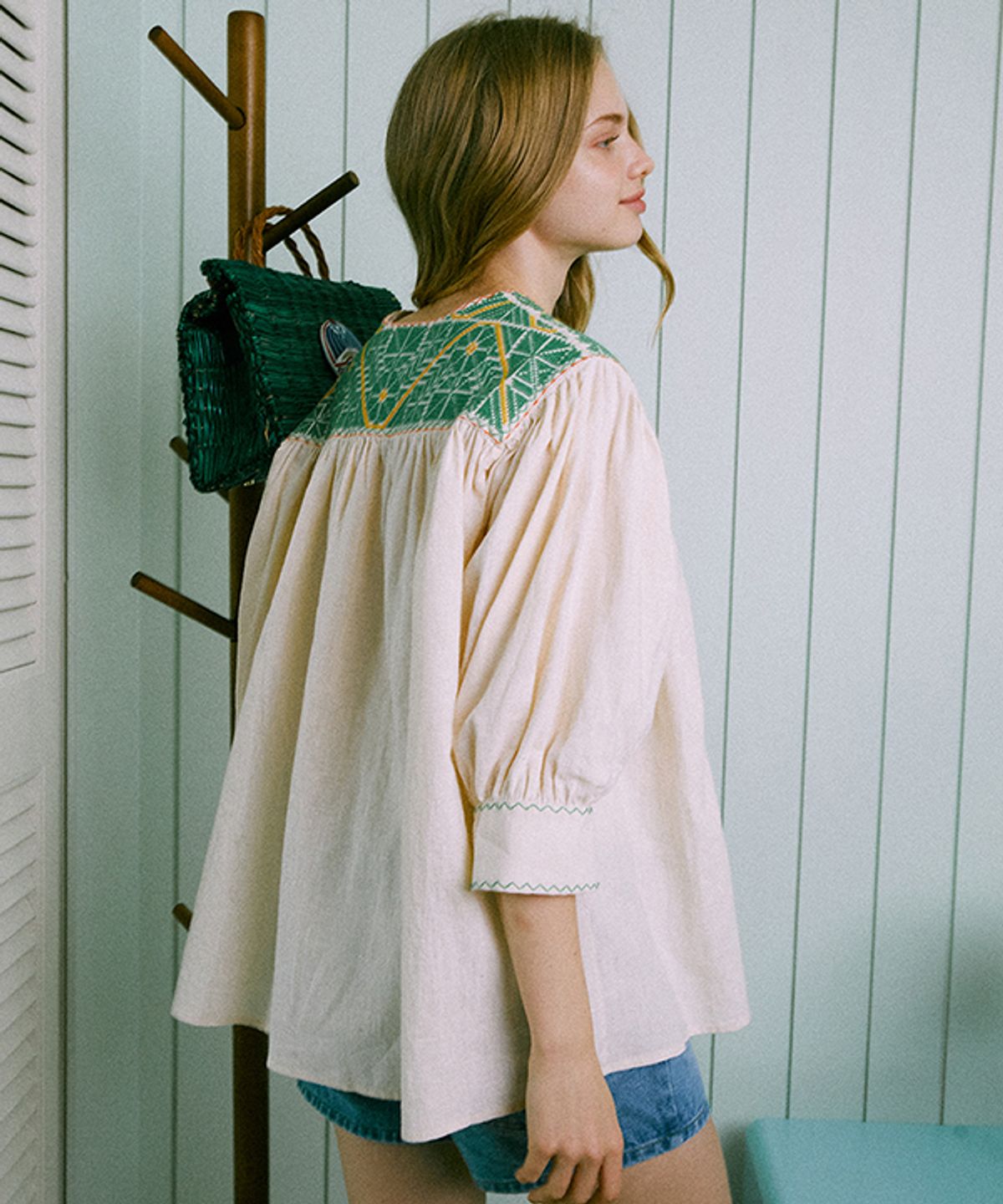 그린버터(GREENBUTTER) Bohemian Needlework Linen Blouse (Green)