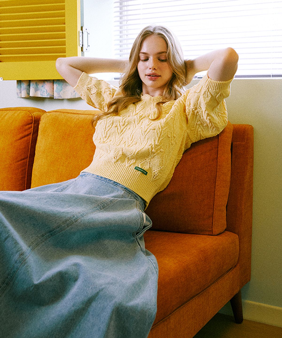 그린버터(GREENBUTTER) Wave Pom Pom Round Knit (Yellow)