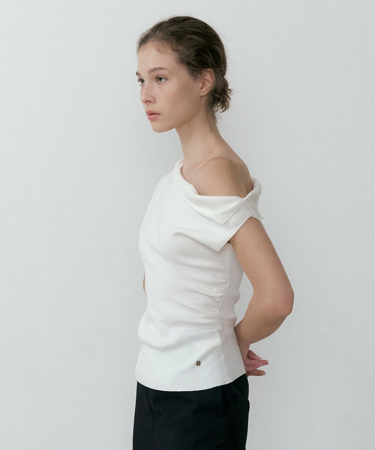 루시르주(LUCIR ZU) Shirring drop sleeveless knit (ivory)