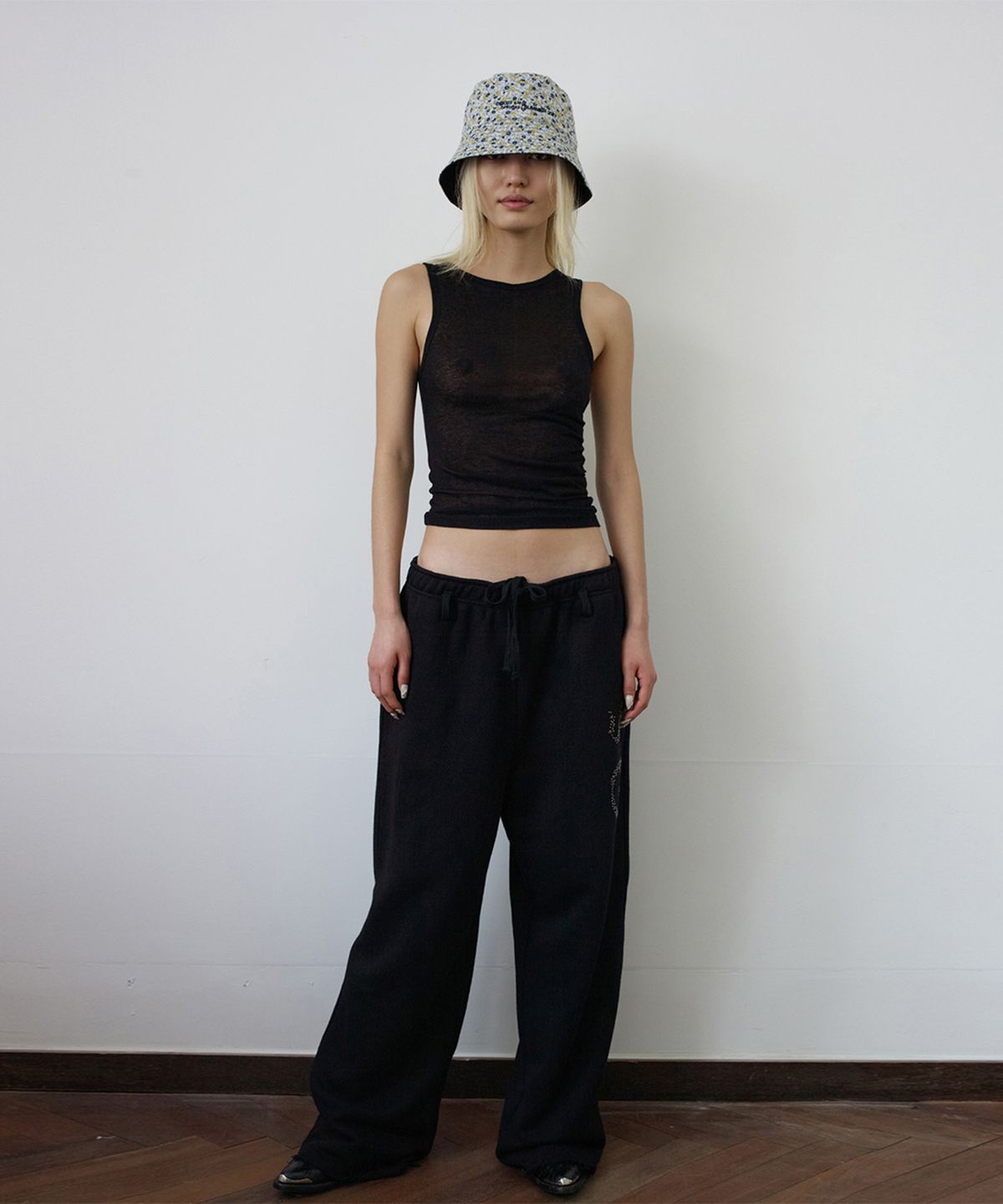 에스이오(s/e/o) FLOWER BUCKET HAT NAVY