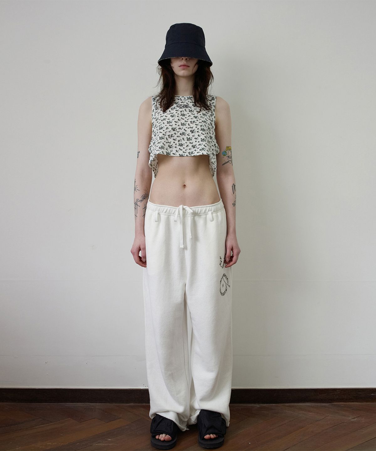 에스이오(s/e/o) FLOWER BUCKET HAT NAVY
