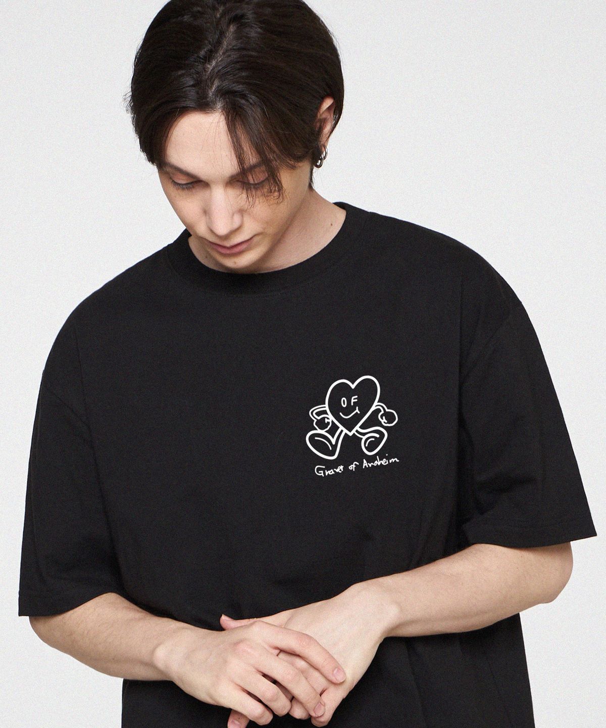 그레이버(GRAVER) [UNISEX]라인 HEART 코믹스 로고 반팔티_블랙