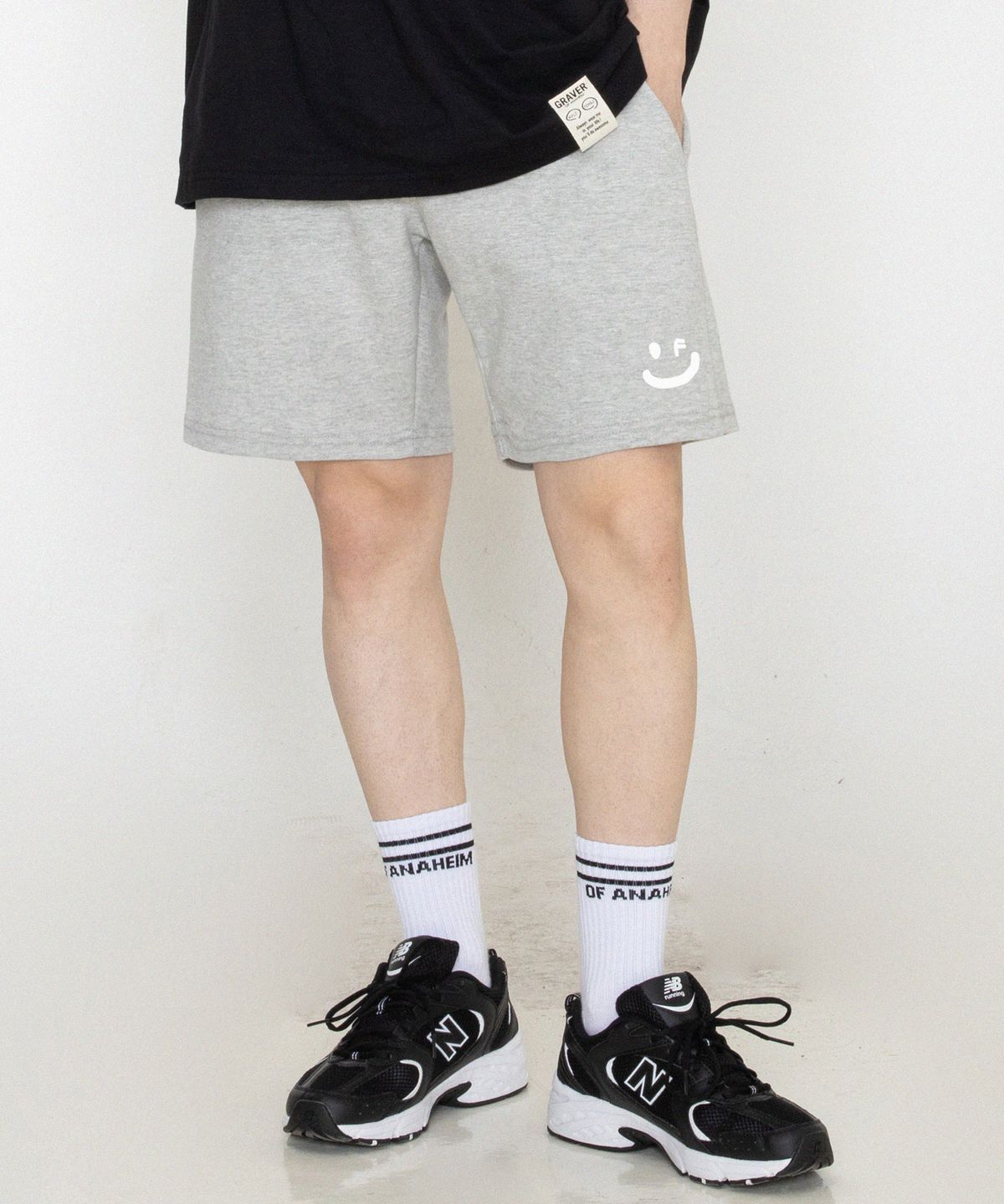 그레이버(GRAVER) [UNISEX]스몰 드로잉스마일 트레이닝 반바지_그레이